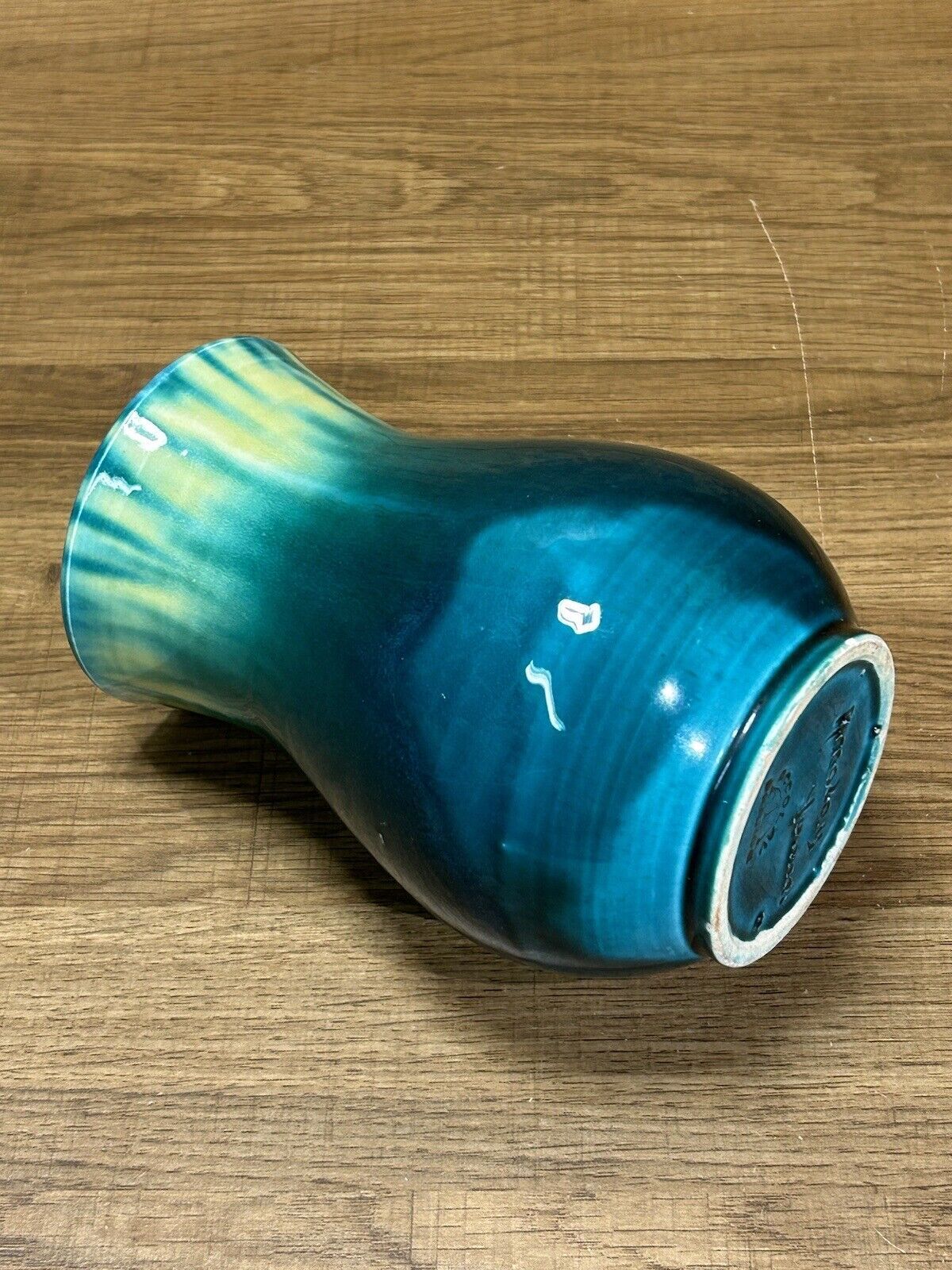Vase ancien céramique émaillée bleu, blanc, signé Accolay XXème