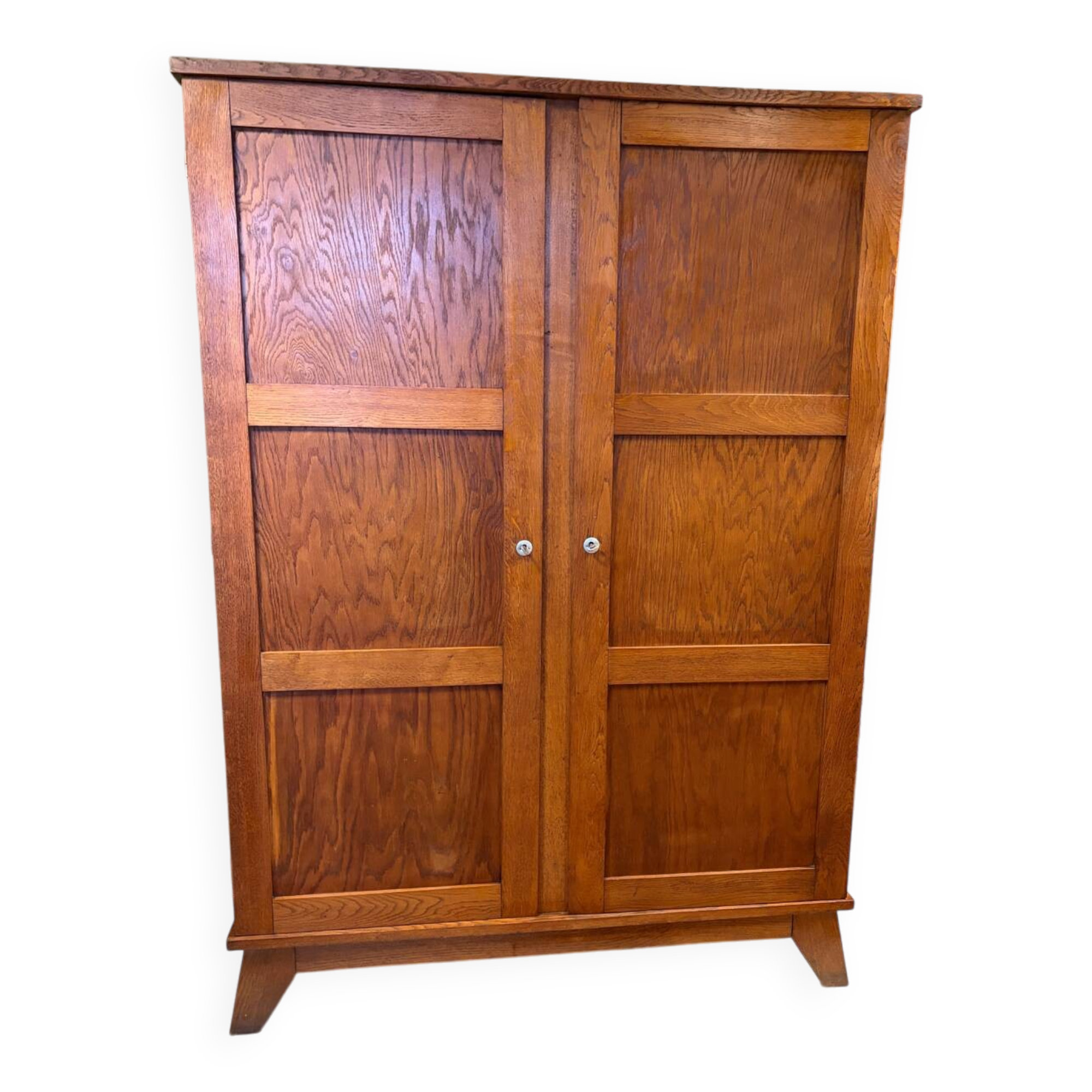 René Gabriel designed wardrobe shoulder reconstruction.