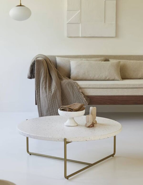 Anatole Table basse en terrazzo et métal confetti de la marque Tikamoon