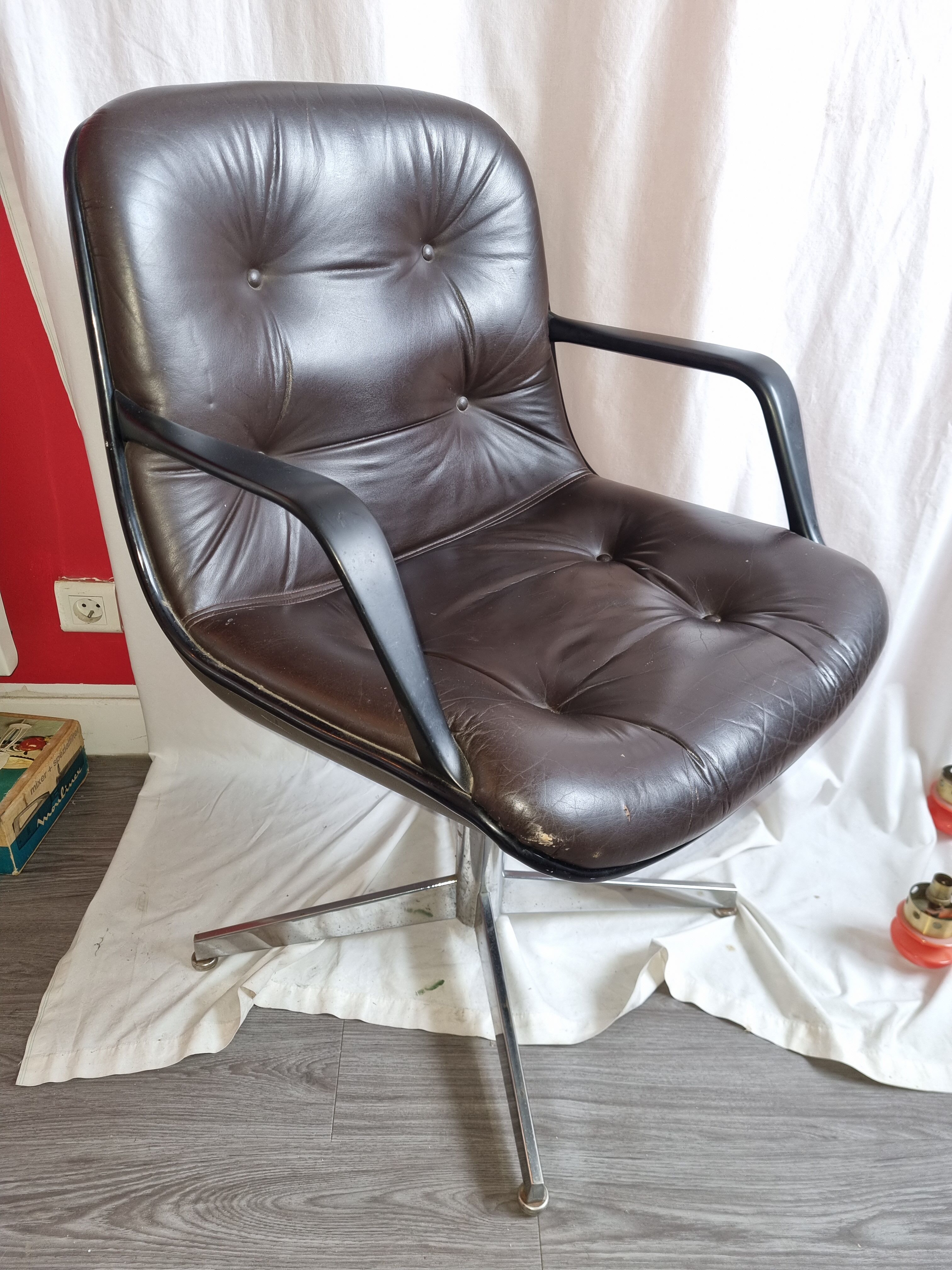 Vintage leather armchair from 1970