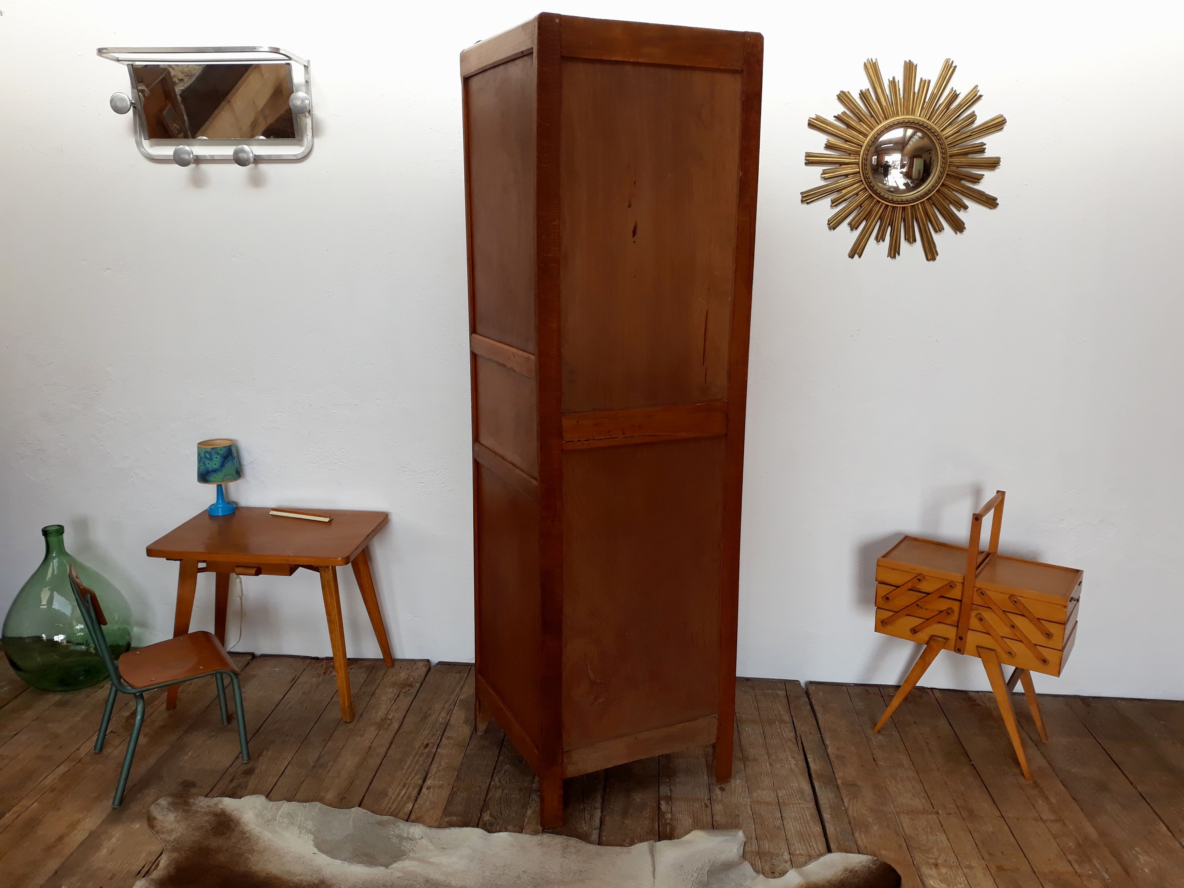 Armoire parisienne vestiaire vintage