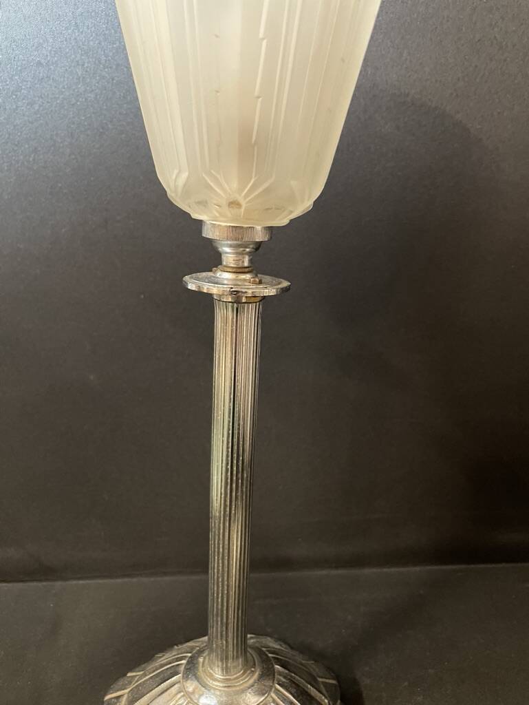 Art Deco table lamp – Silver bronze & pressed/molded glass