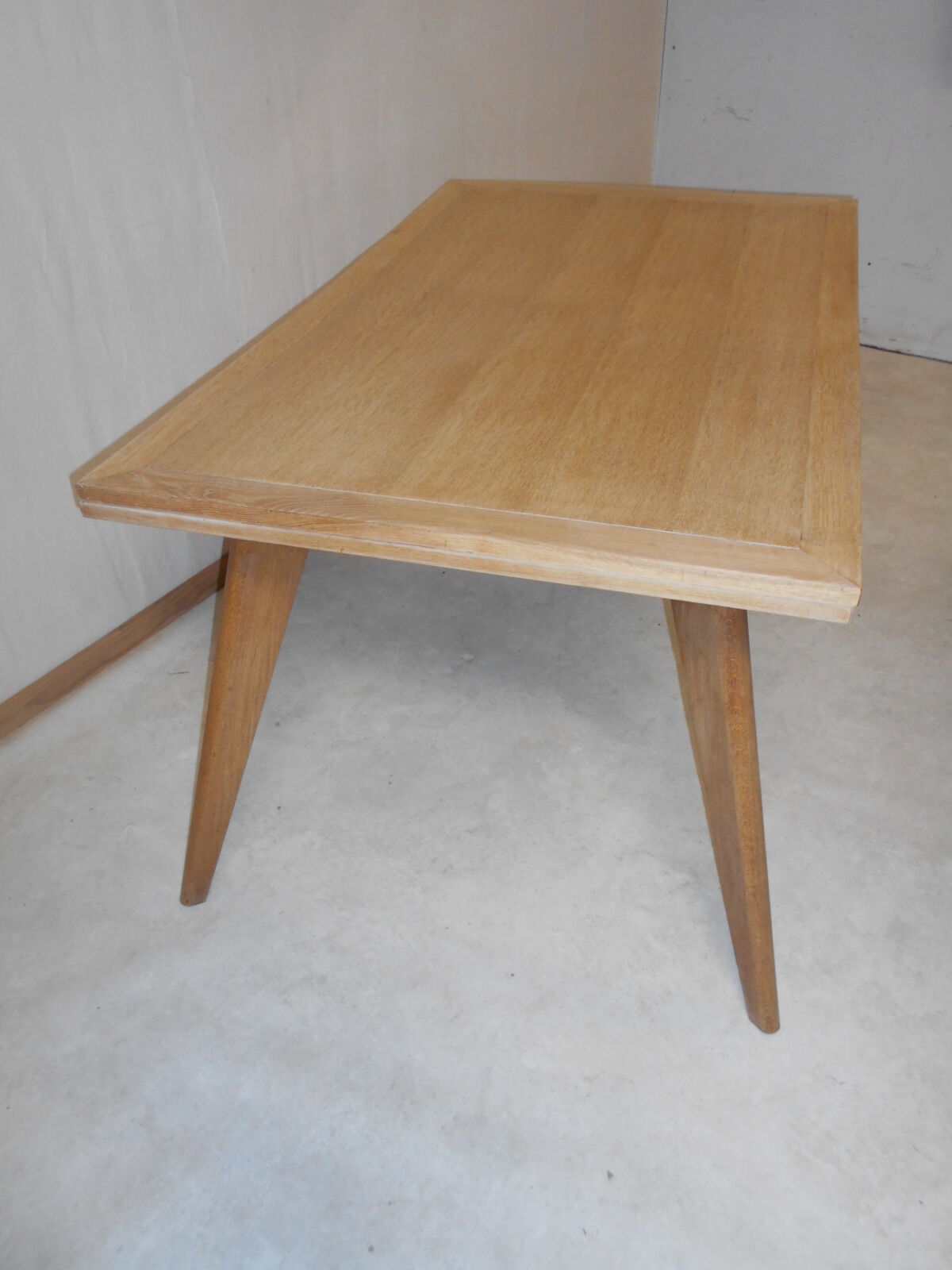 Table vintage 1960 pieds compas chéne clair