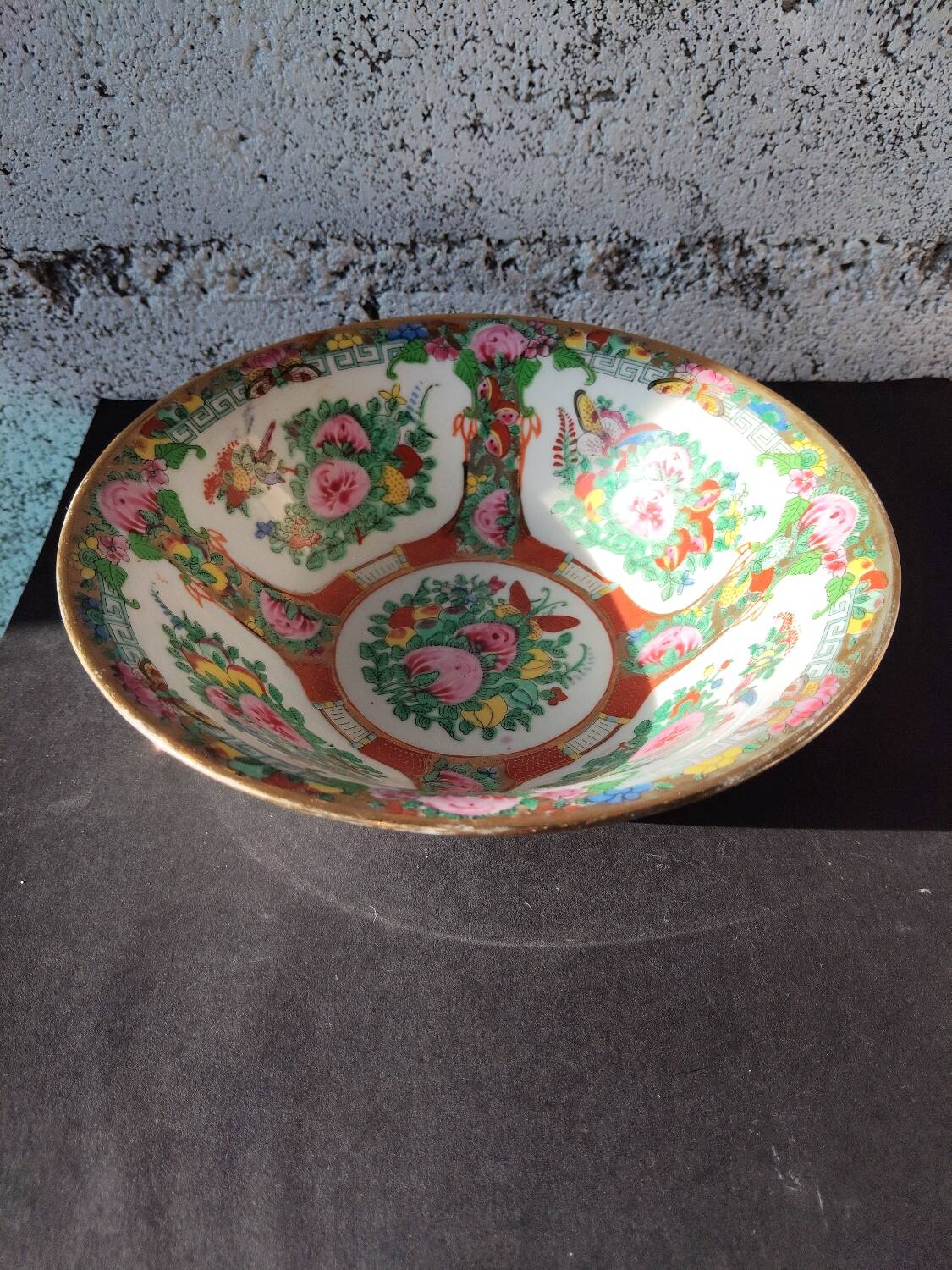 Chinese porcelain bowl with floral and bird decoration – Famille Rose style