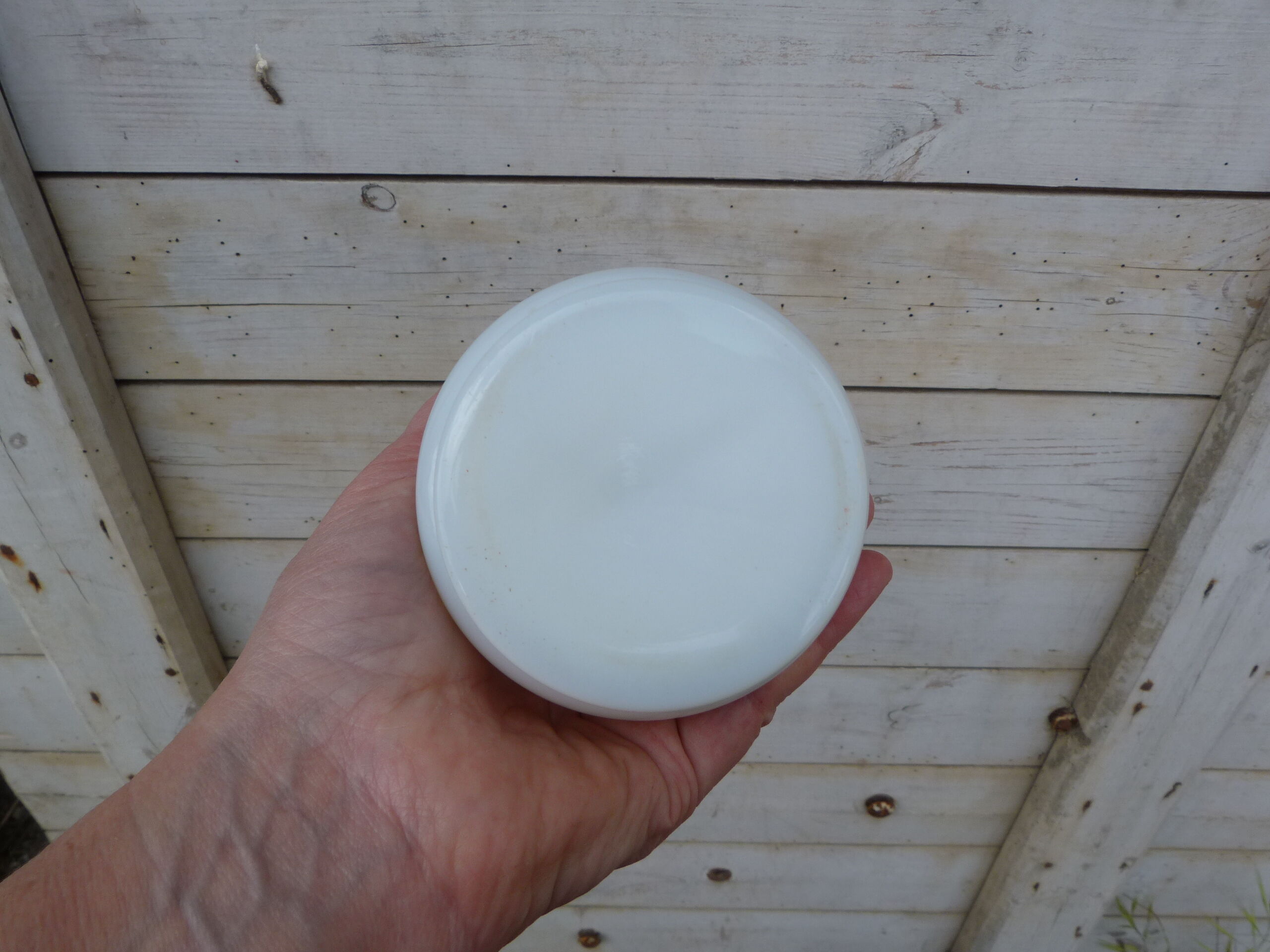 Vase en opaline motifs en grisaille rouge Chasse au Sanglier