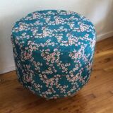 Large pouf on wheels