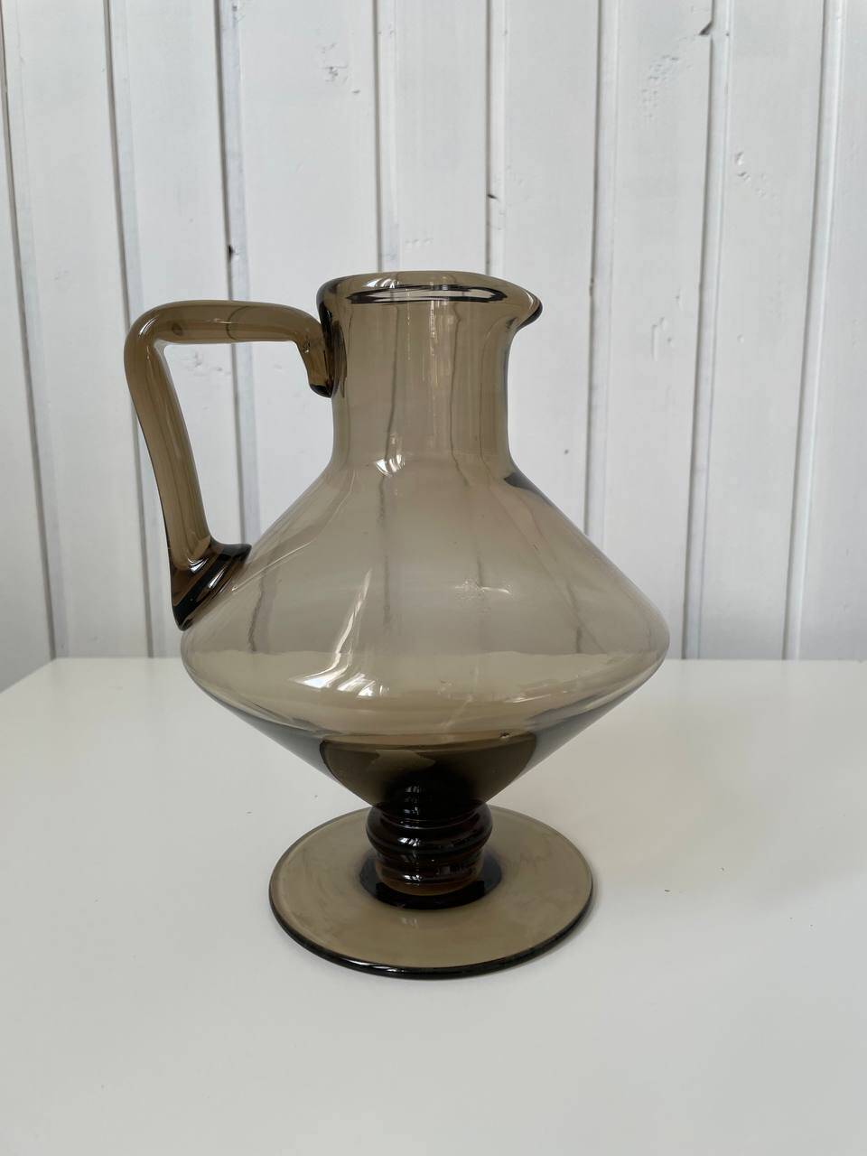 Carafe en verre fumé de style Art Déco