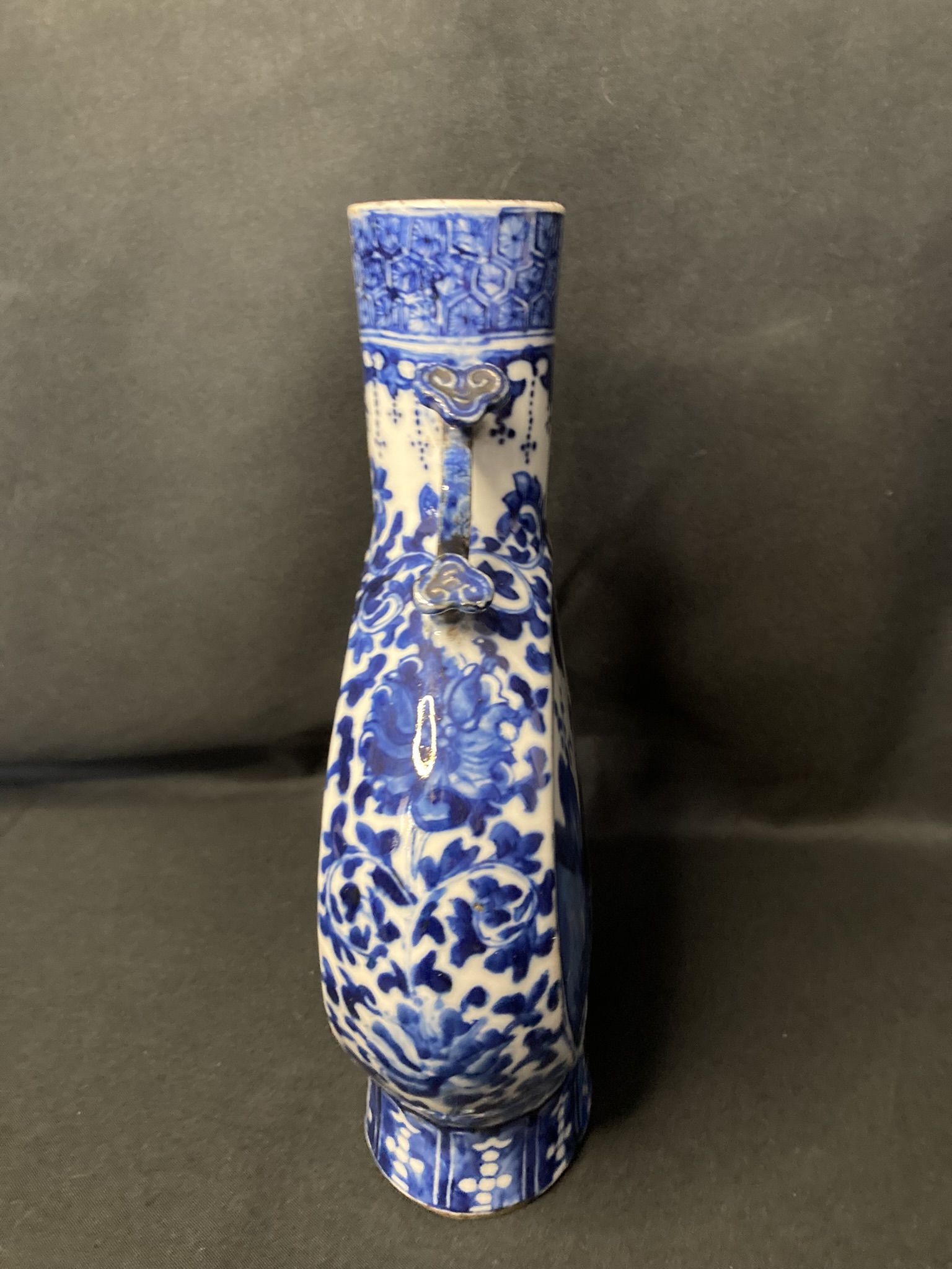 Porcelain gourd vase, signature China, 19th century