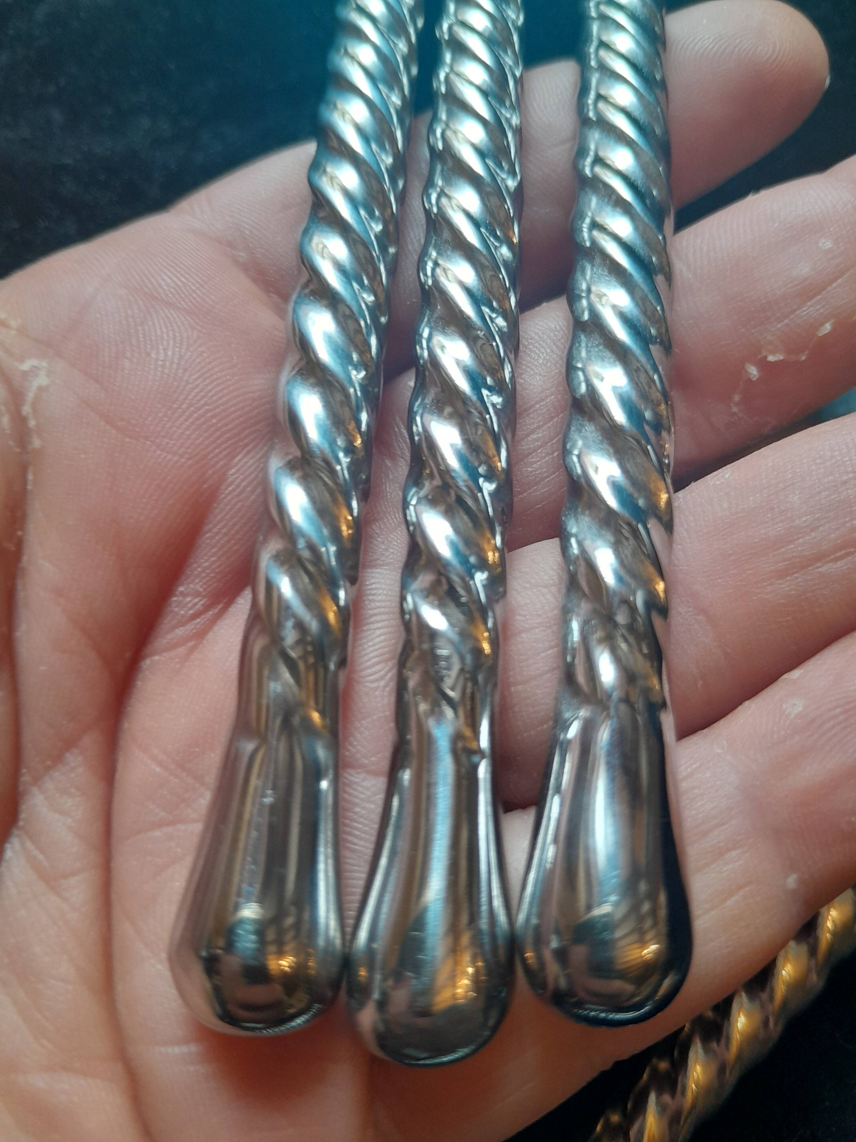 Twisted cutlery