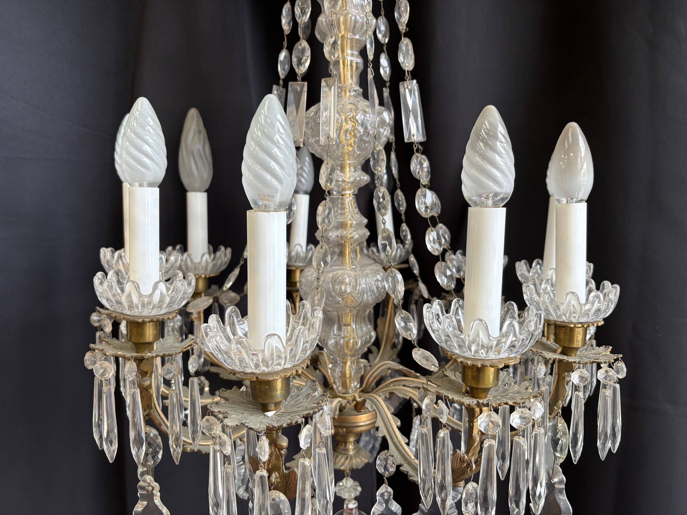 Large chandelier with glass and gilded brass pendants – 10 arms – 80 cm