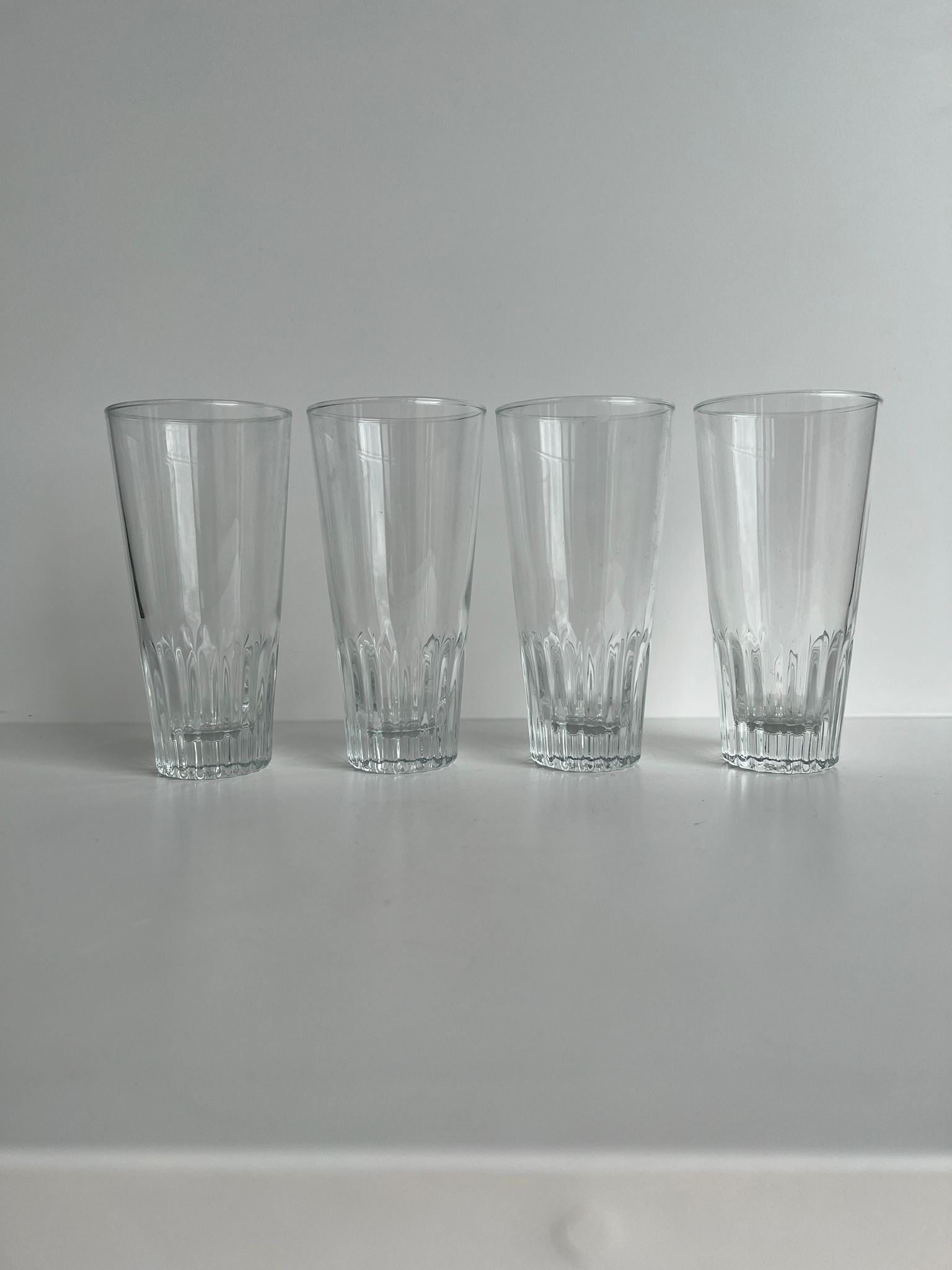 Set of 4 glasses with orangeade H: 12,5cm