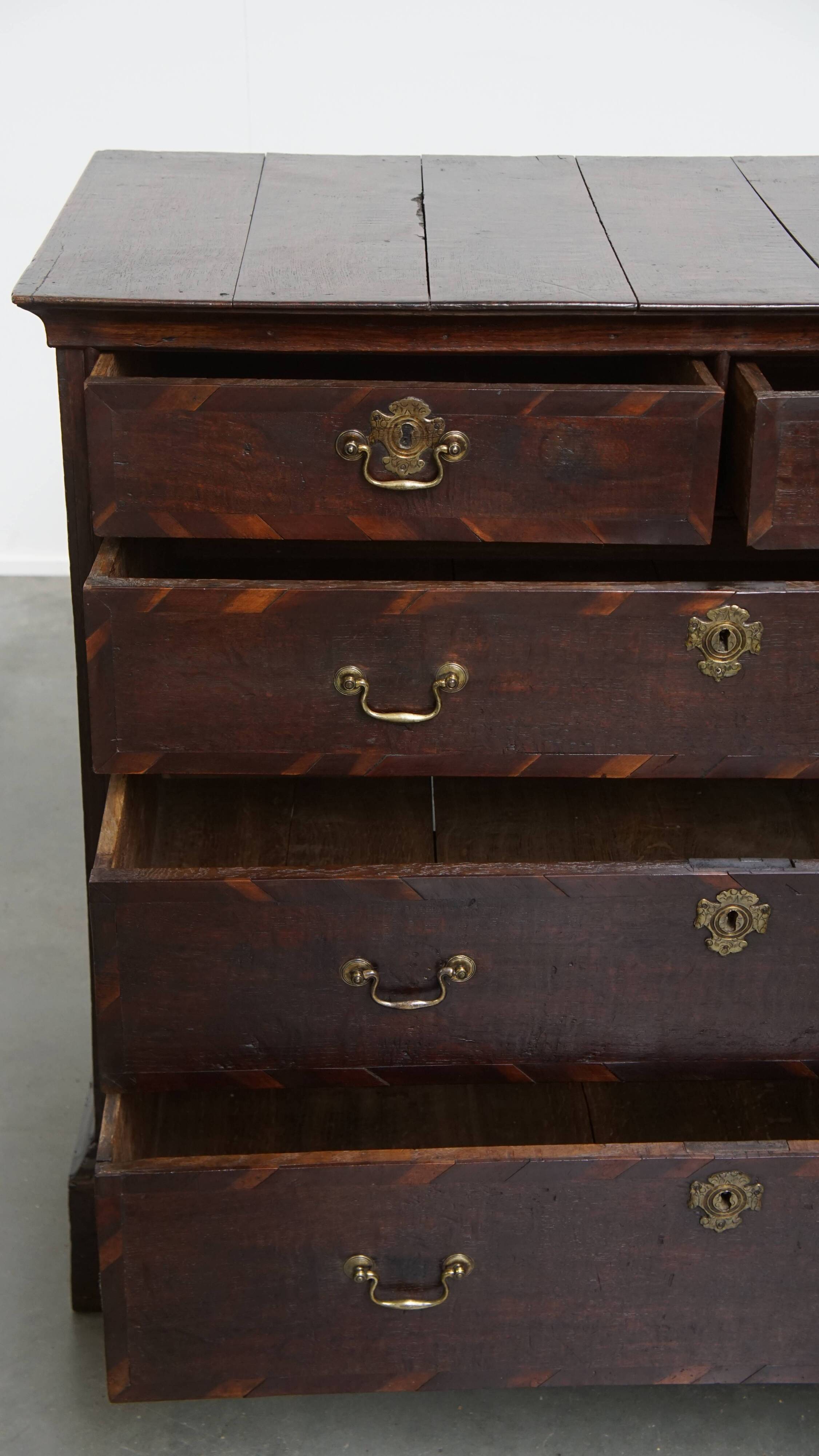 Early Georgian English Antique Oak Chest of Drawers
