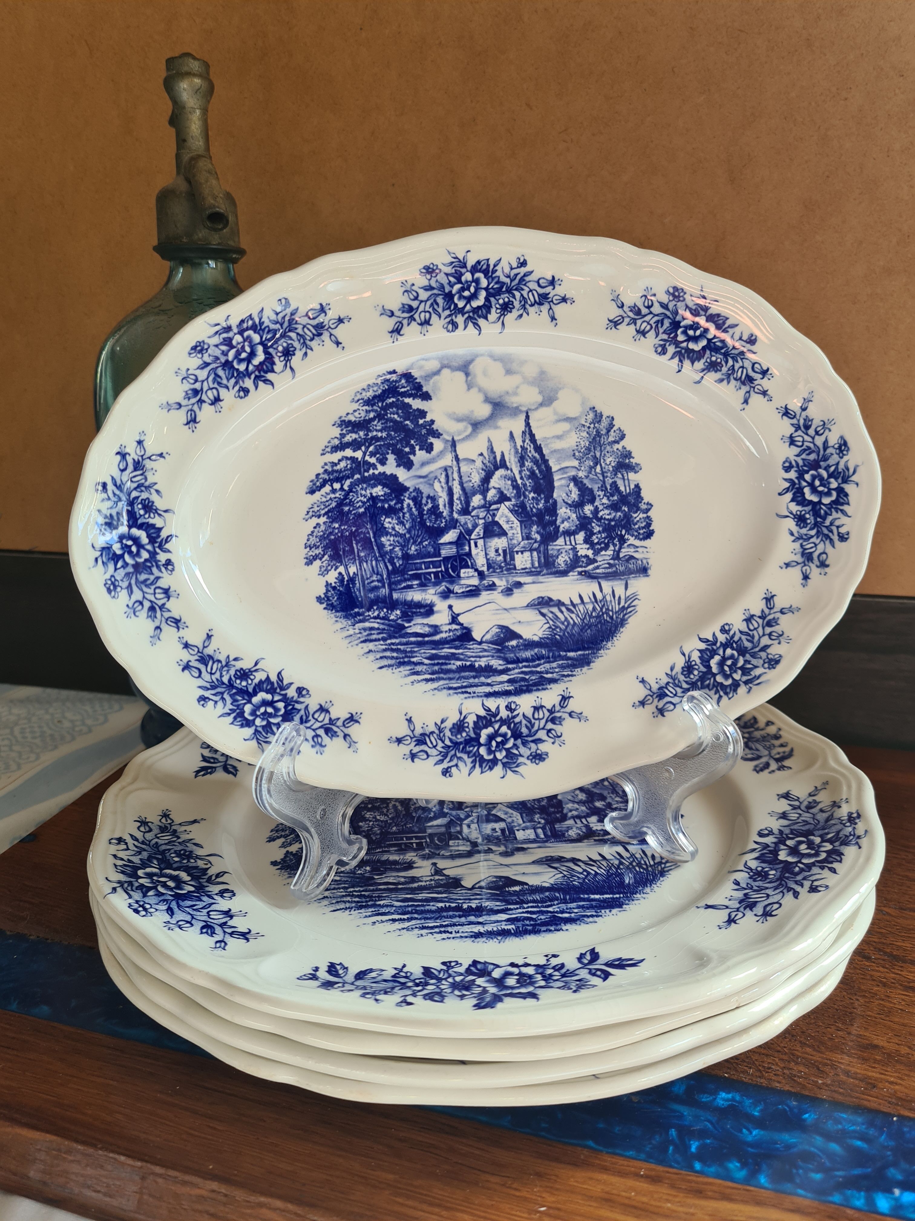 Small oval dish wolf mill model Lima blue décor