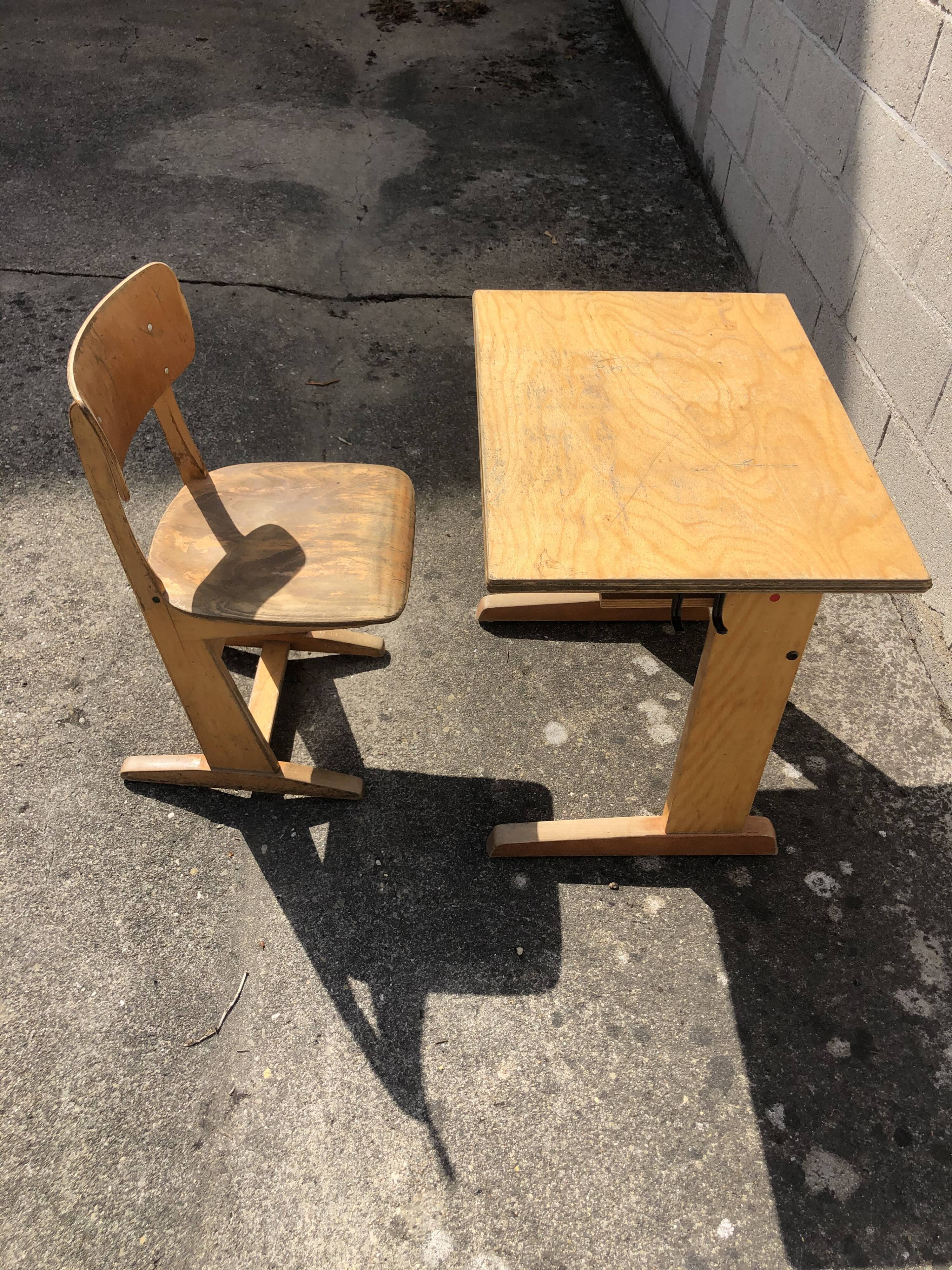 Bureau vintage enfant Casala avec chaise