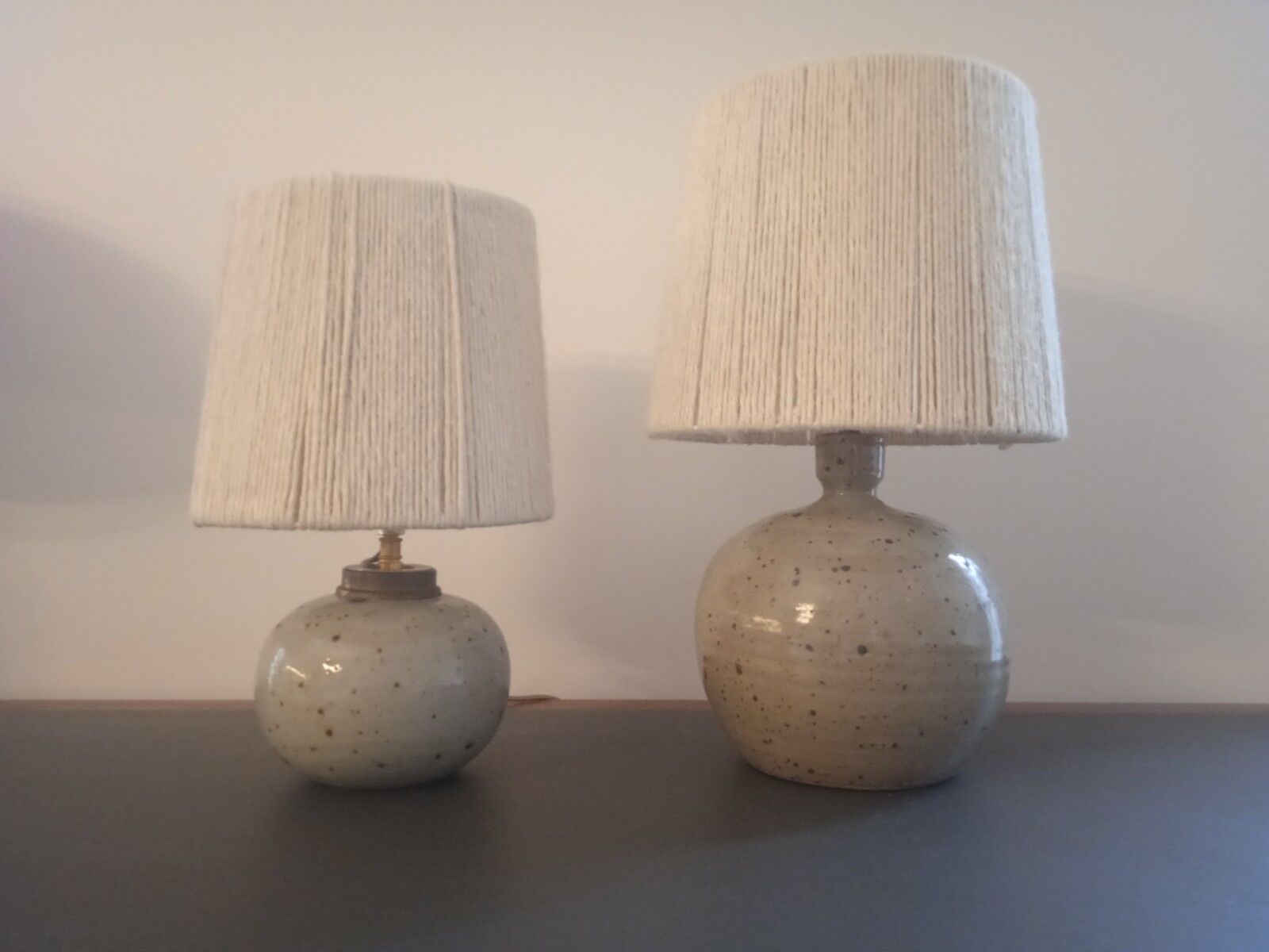Lampe vintage en grès émaillé avec abat-jour en corde
