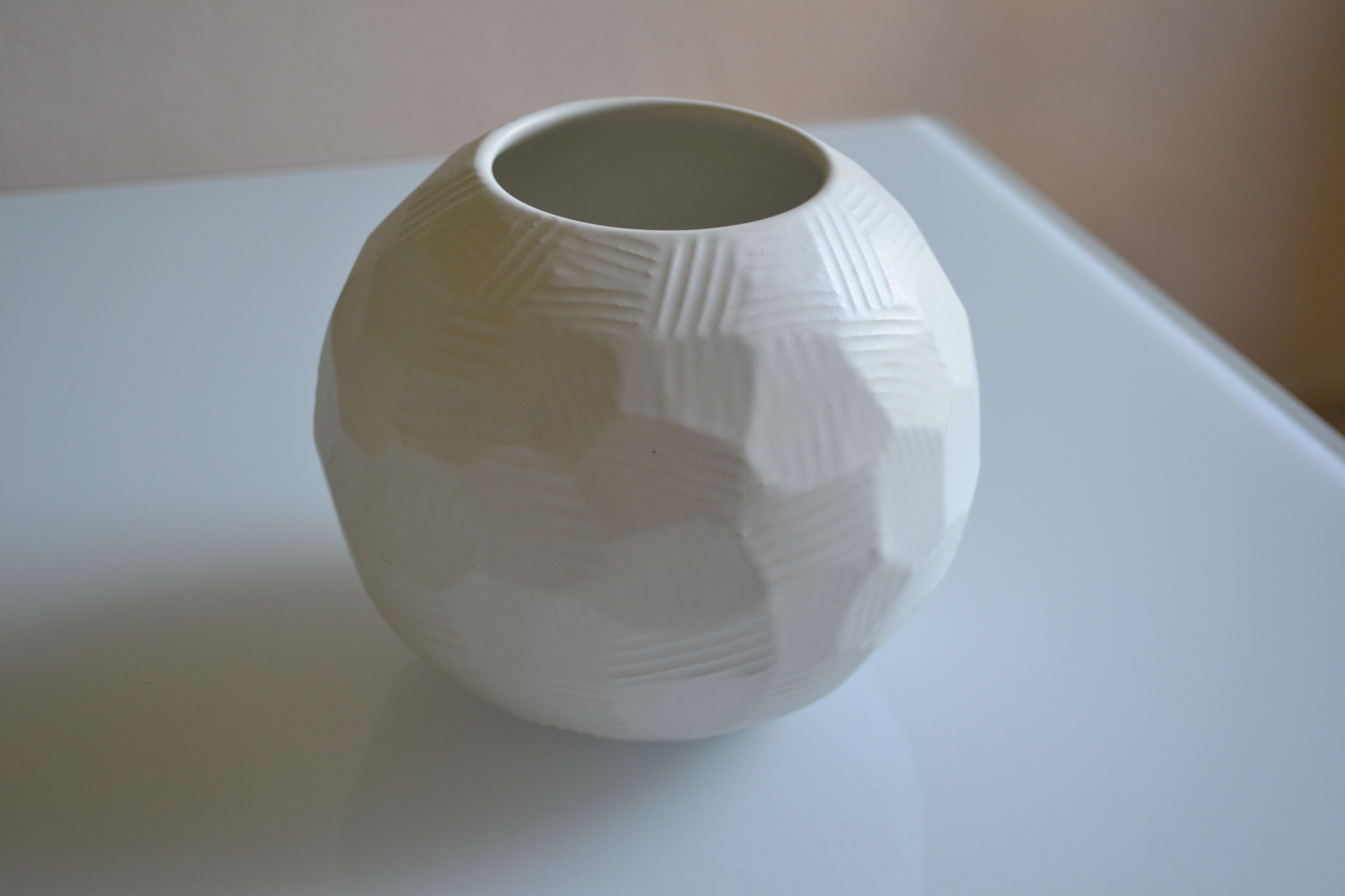 Ball vase with milky engobe