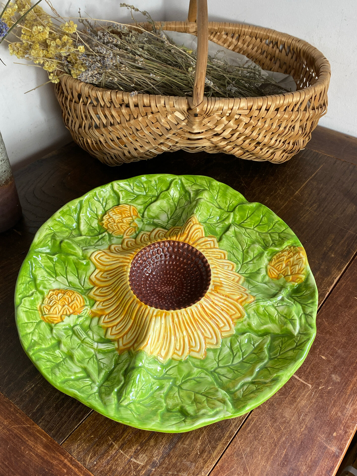 Divided plate, sunflower in slipware