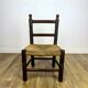 Paire d'anciennes chaises en bois et paille enfant