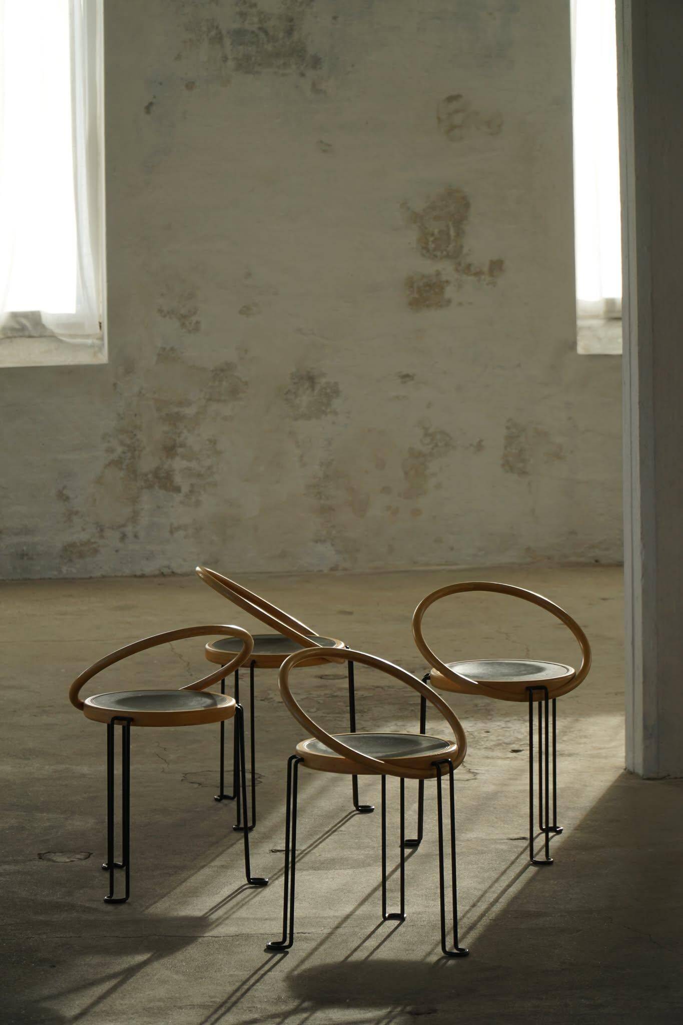 Set of 4 sculptural dining chairs "Oblado" by Børge Lindau, modern Scandinavian, 1980.