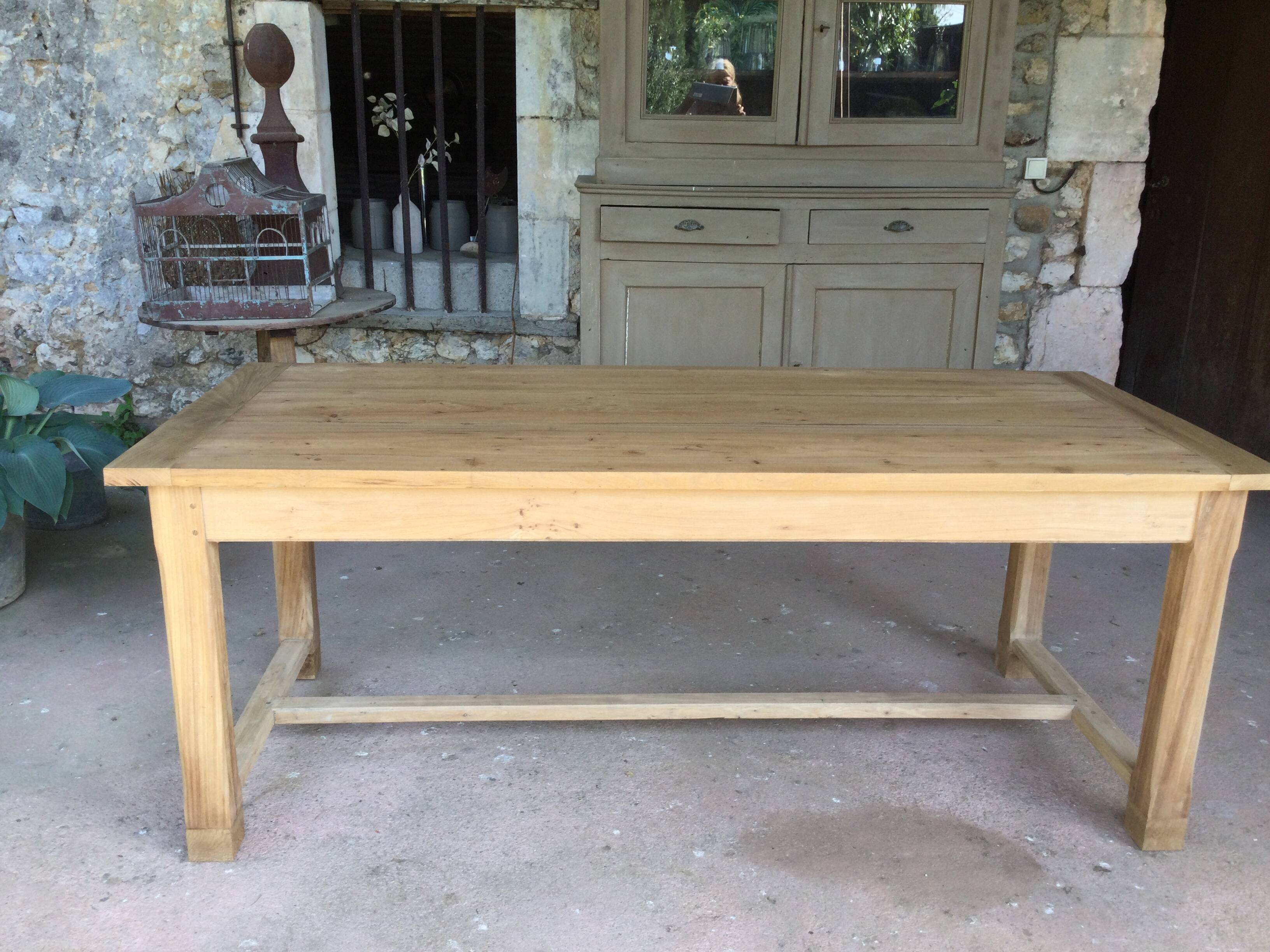 Ancienne table de ferme rénovée