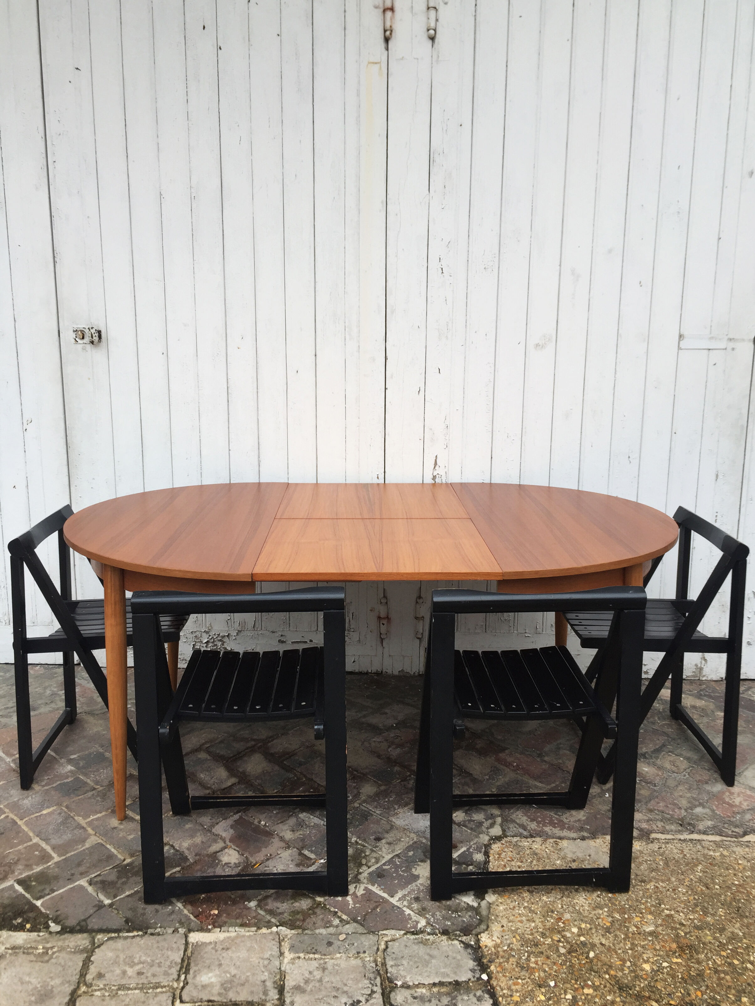 Expandable Scandinavian Roundtable