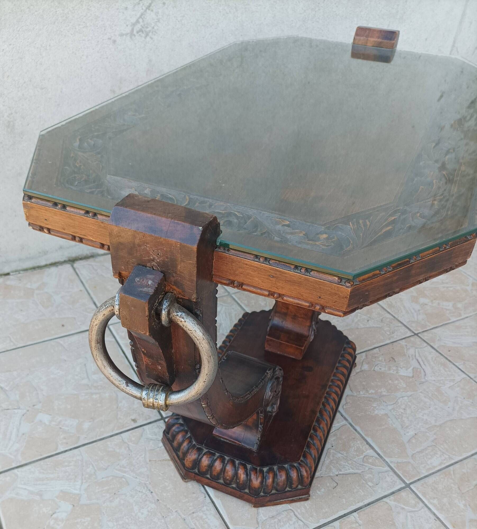 Table basse Art Déco en bois sculpté