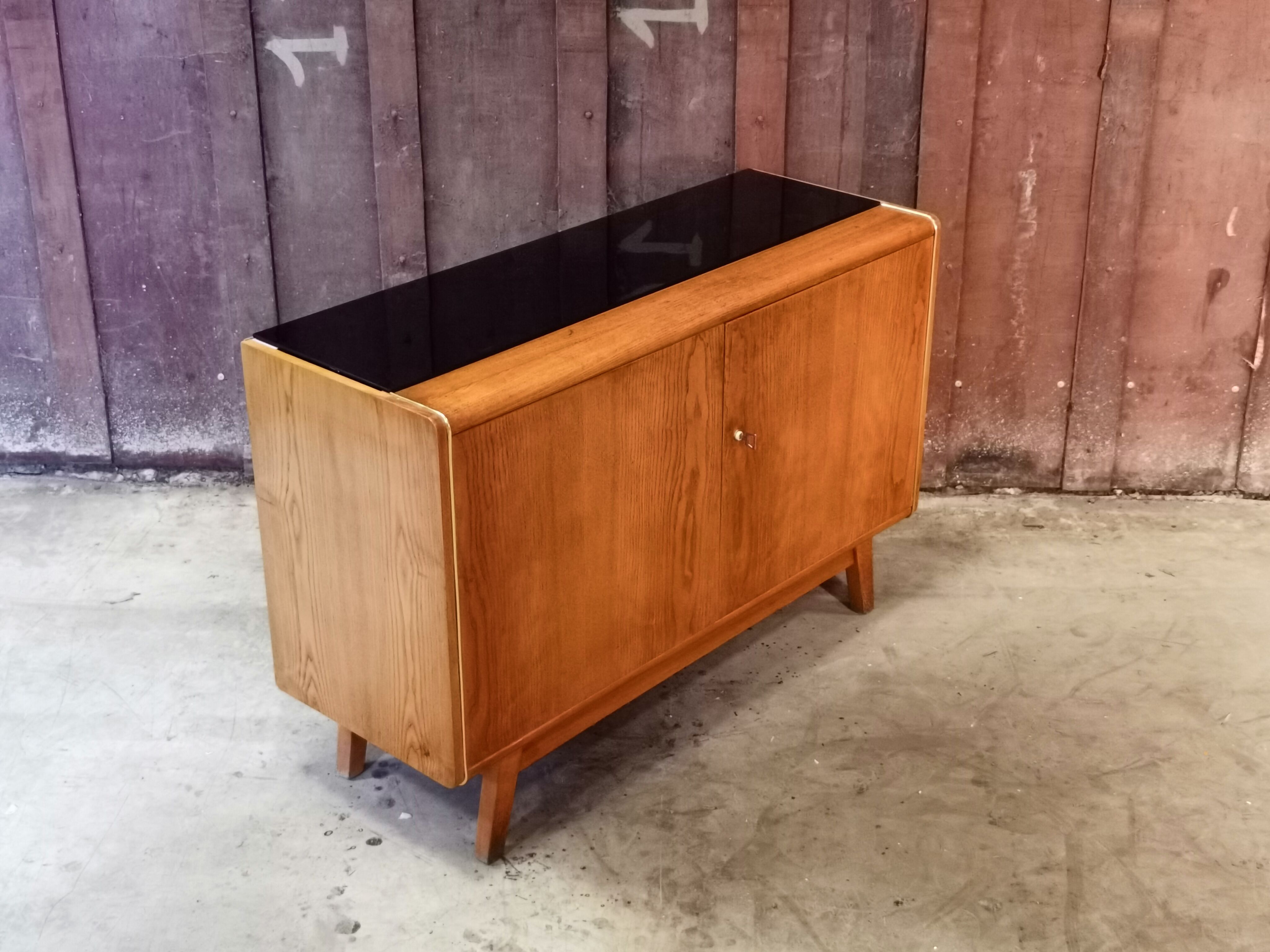 Buffet down by B. Landsman and H. Nepo-itek for Jitona Sobslav