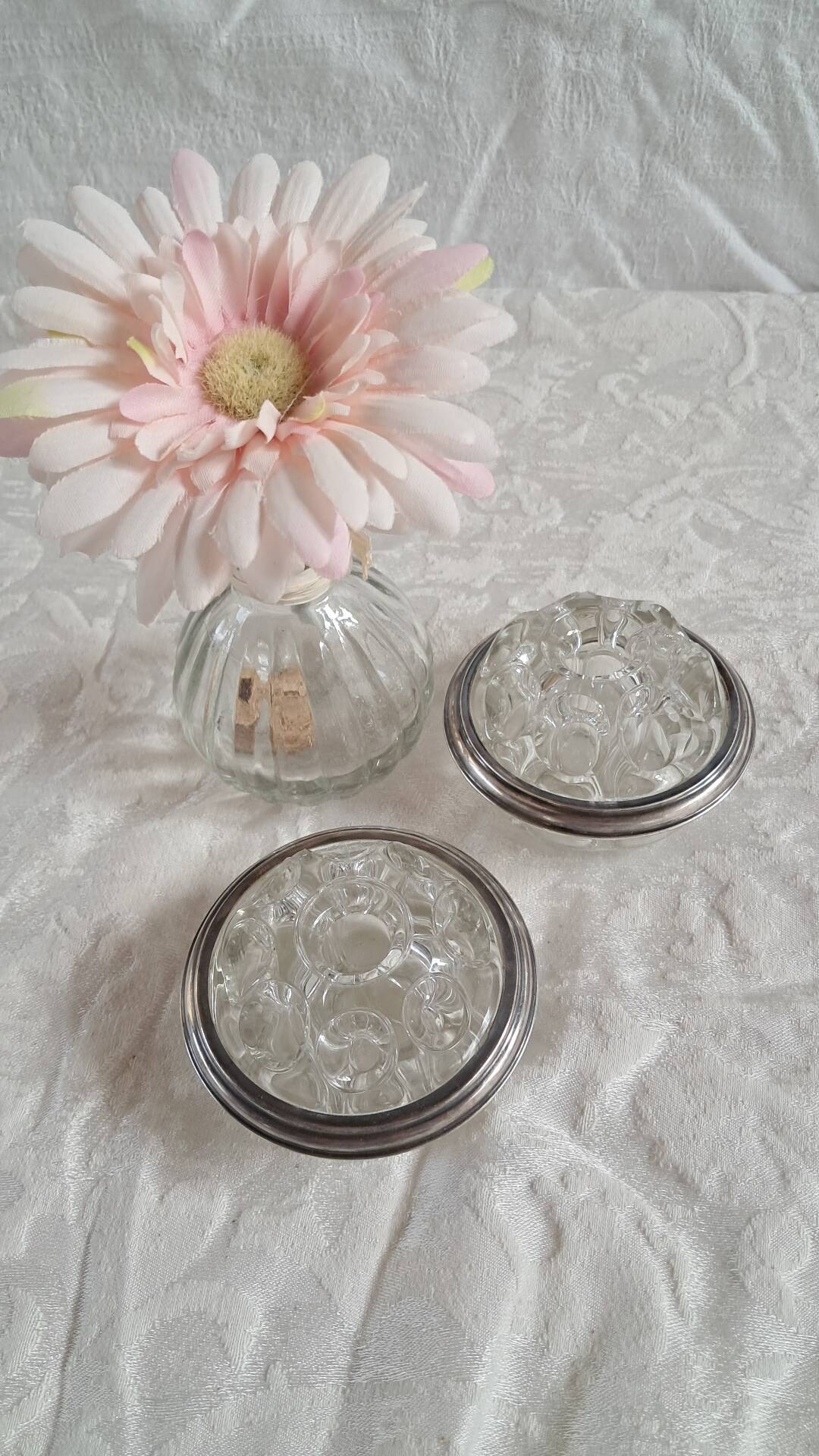 Pair of glass moulded flower vases and silver-plated metal – Art Deco style