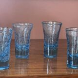 Lot de 4 verres soufflé bleux.
