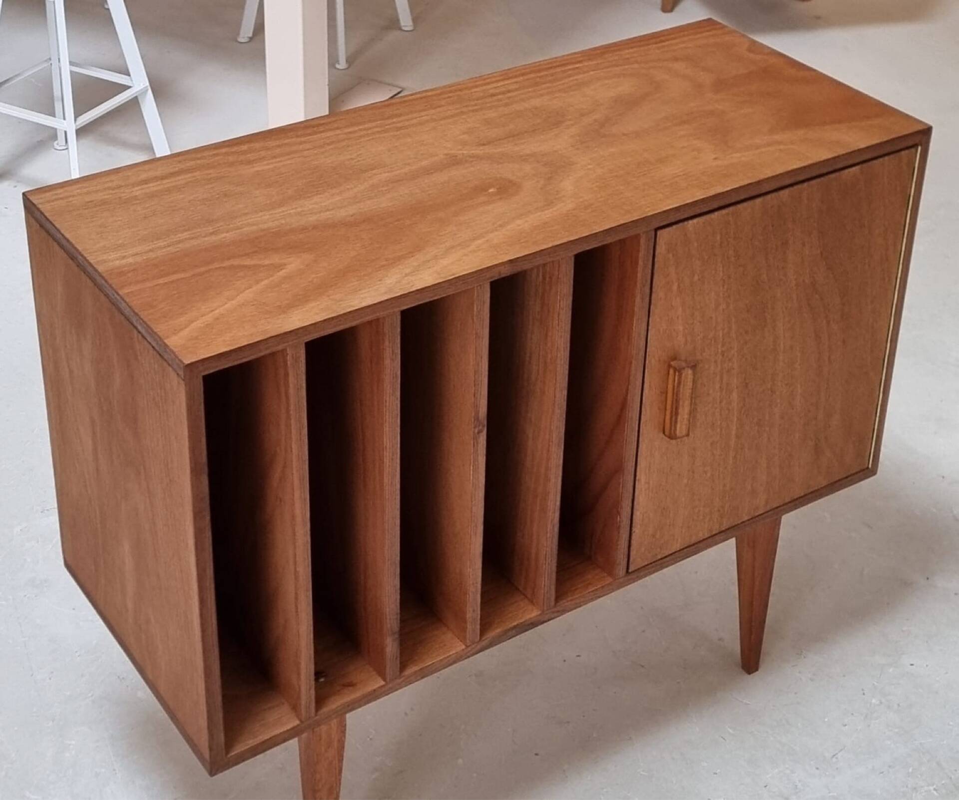 Vidar record cabinet