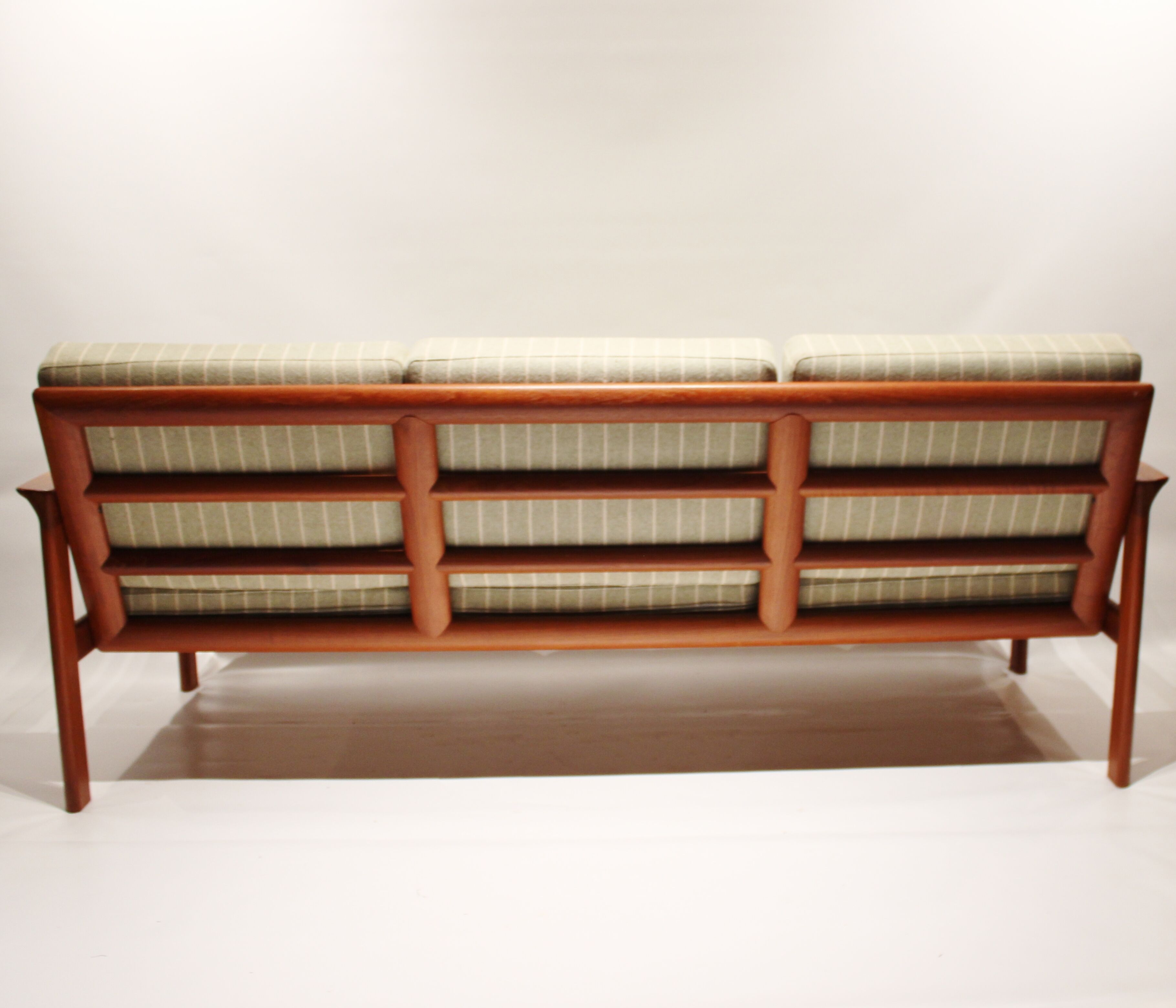 Canapé trois places en teck de design danois, années 1970