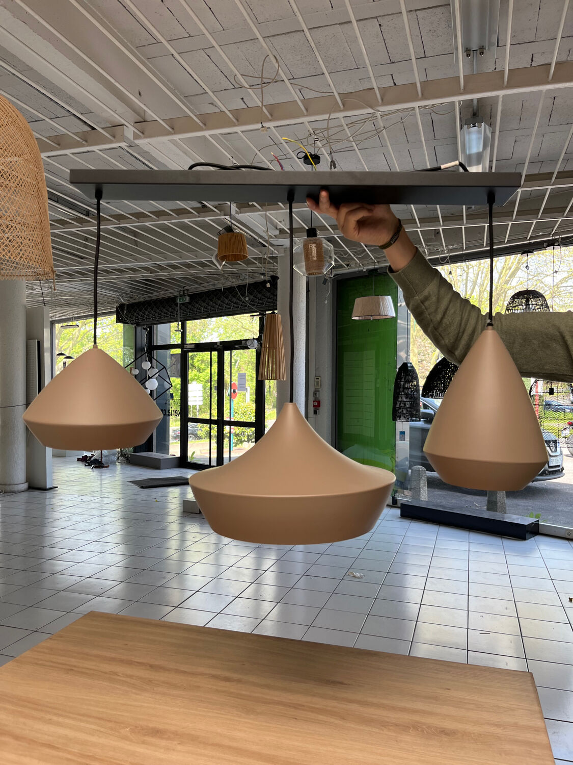Beige metal suspension
