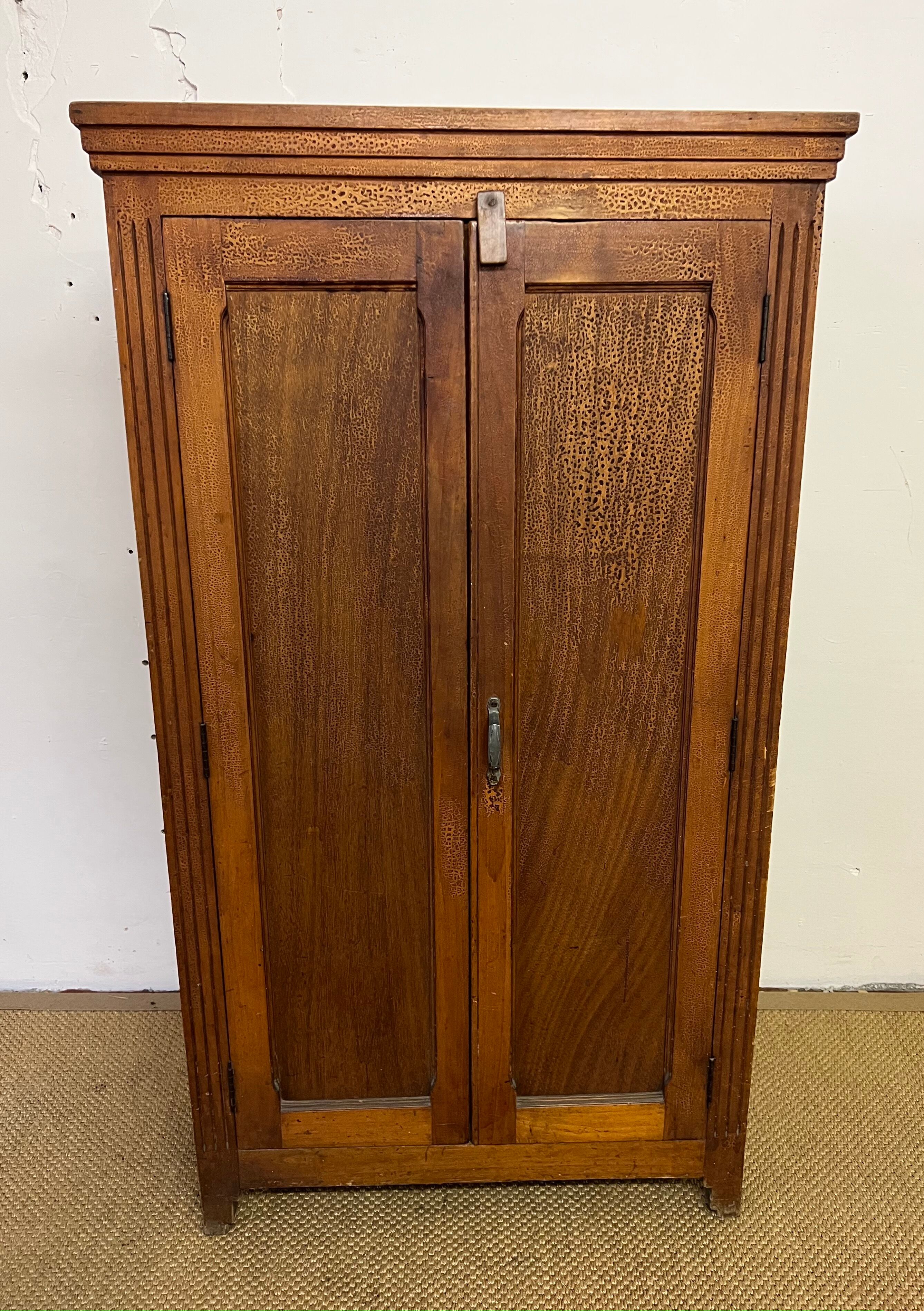 Armoire parisienne vintage