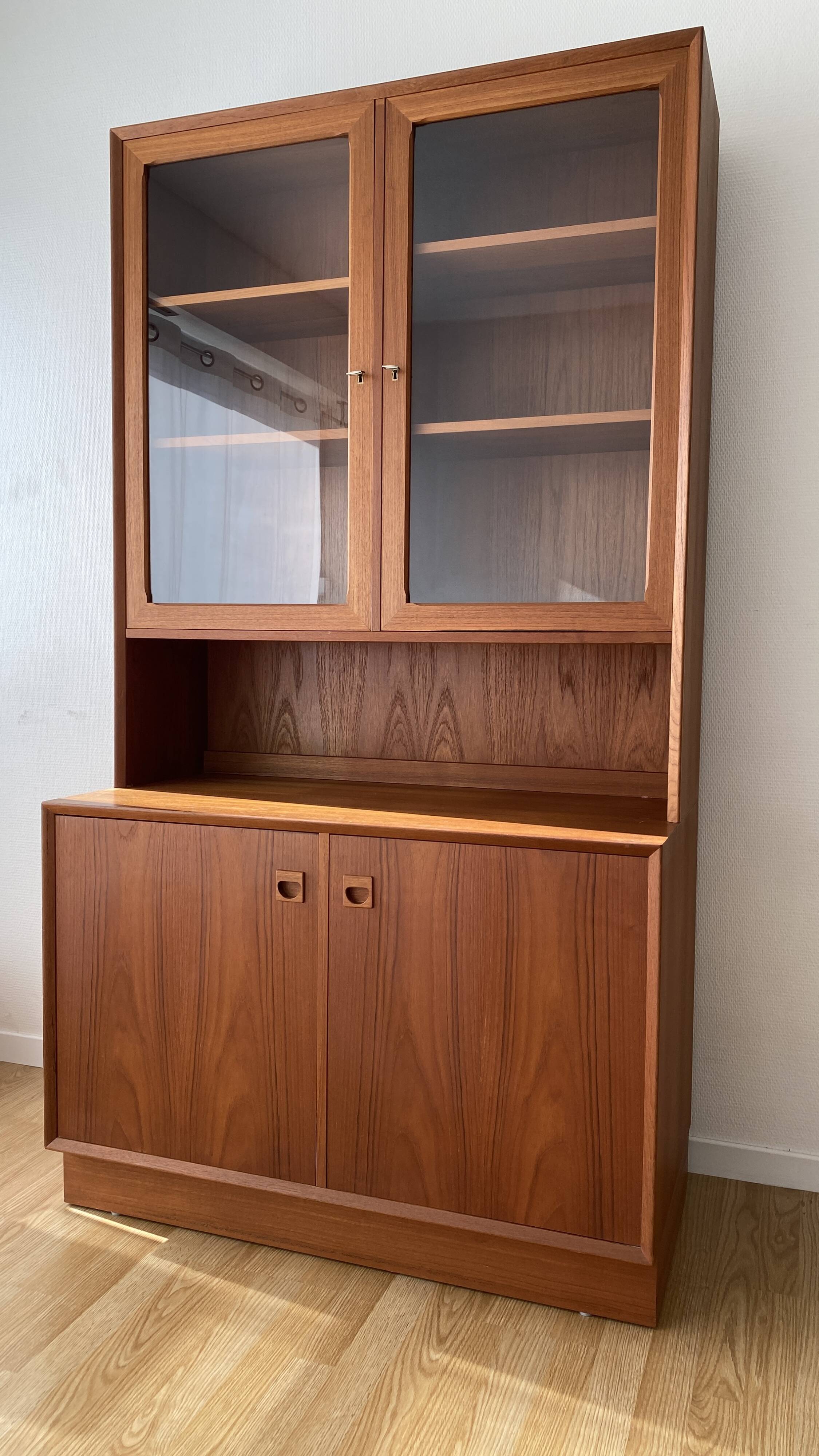 Meuble vitrine scandinave années 60 en teck par Erik Brouer