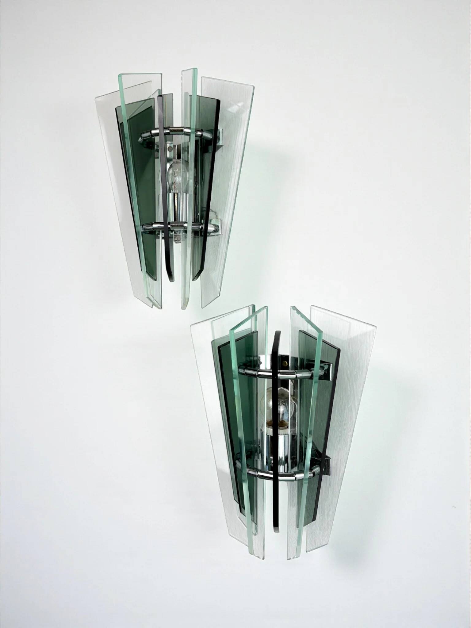 Paire d'appliques murales Veca – verre de Murano découpé vert, Italie 1970