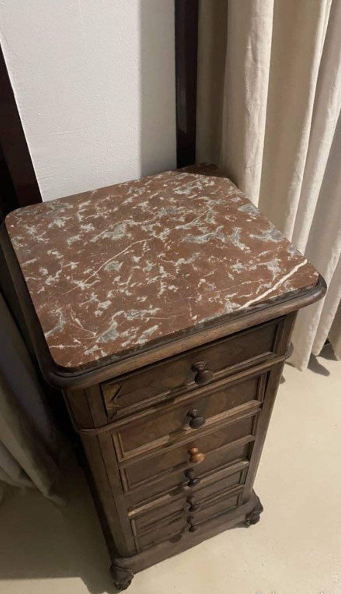 Chest of drawers