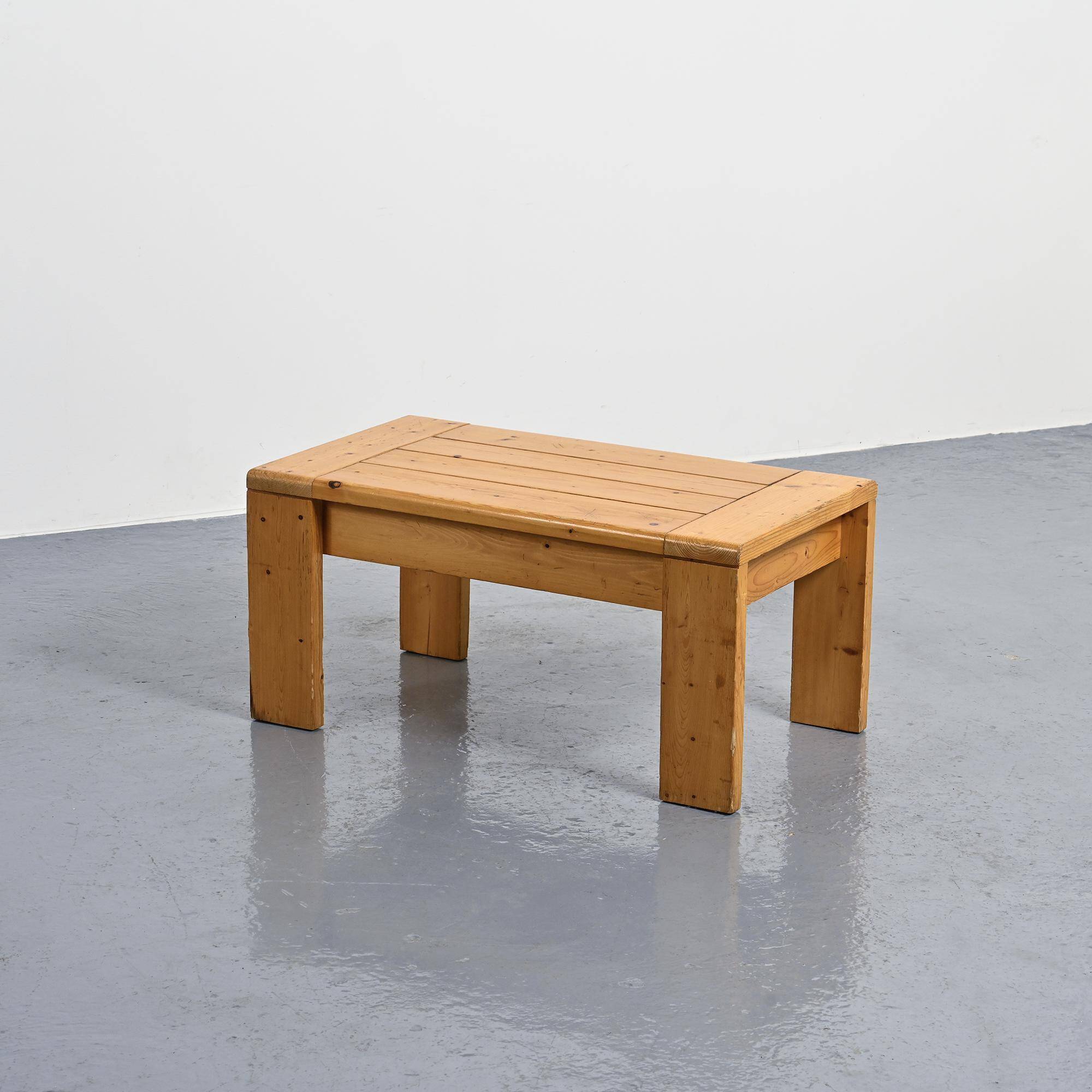 Pine coffee table Les Arcs, circa 1970