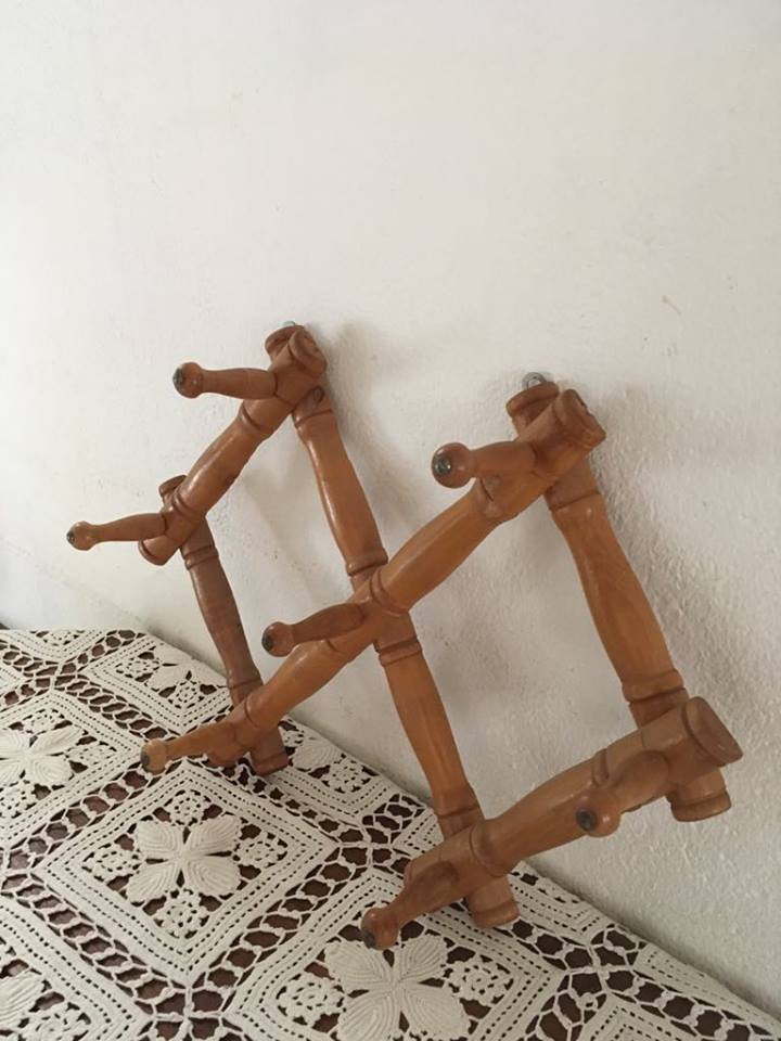 Expandable wall coat rack wooden way bamboo of the 1960s.
