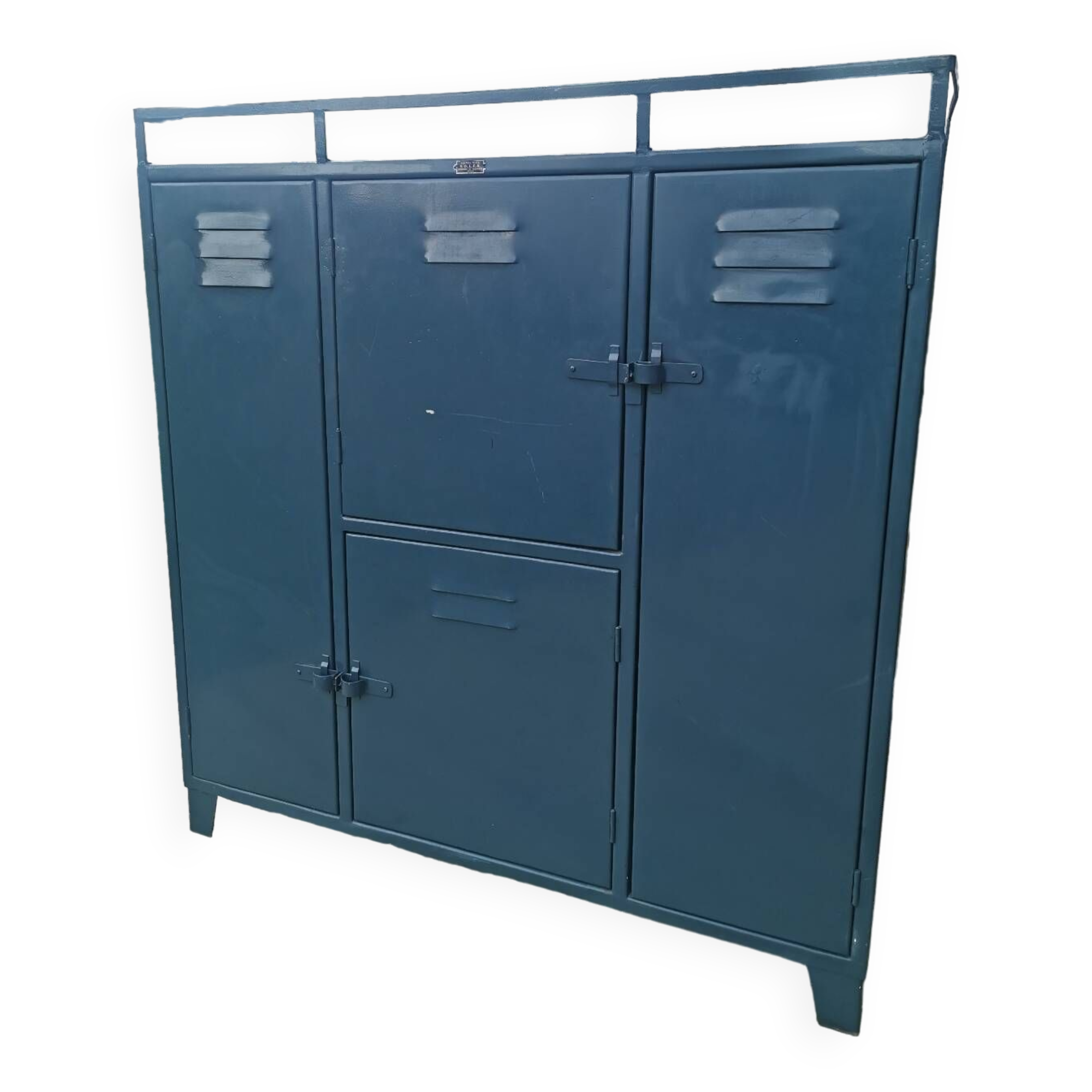 SOLFA metal locker room for mates