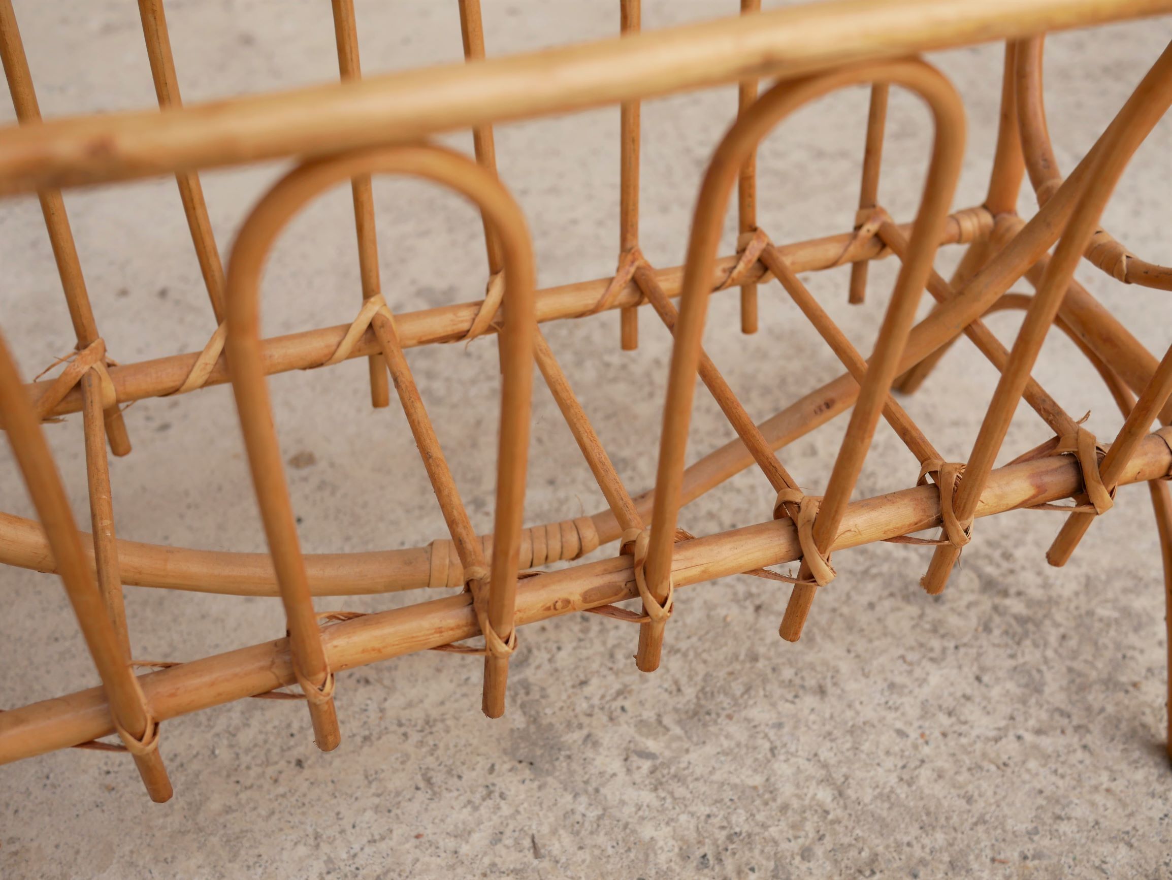 Porte-revues vintage en rotin