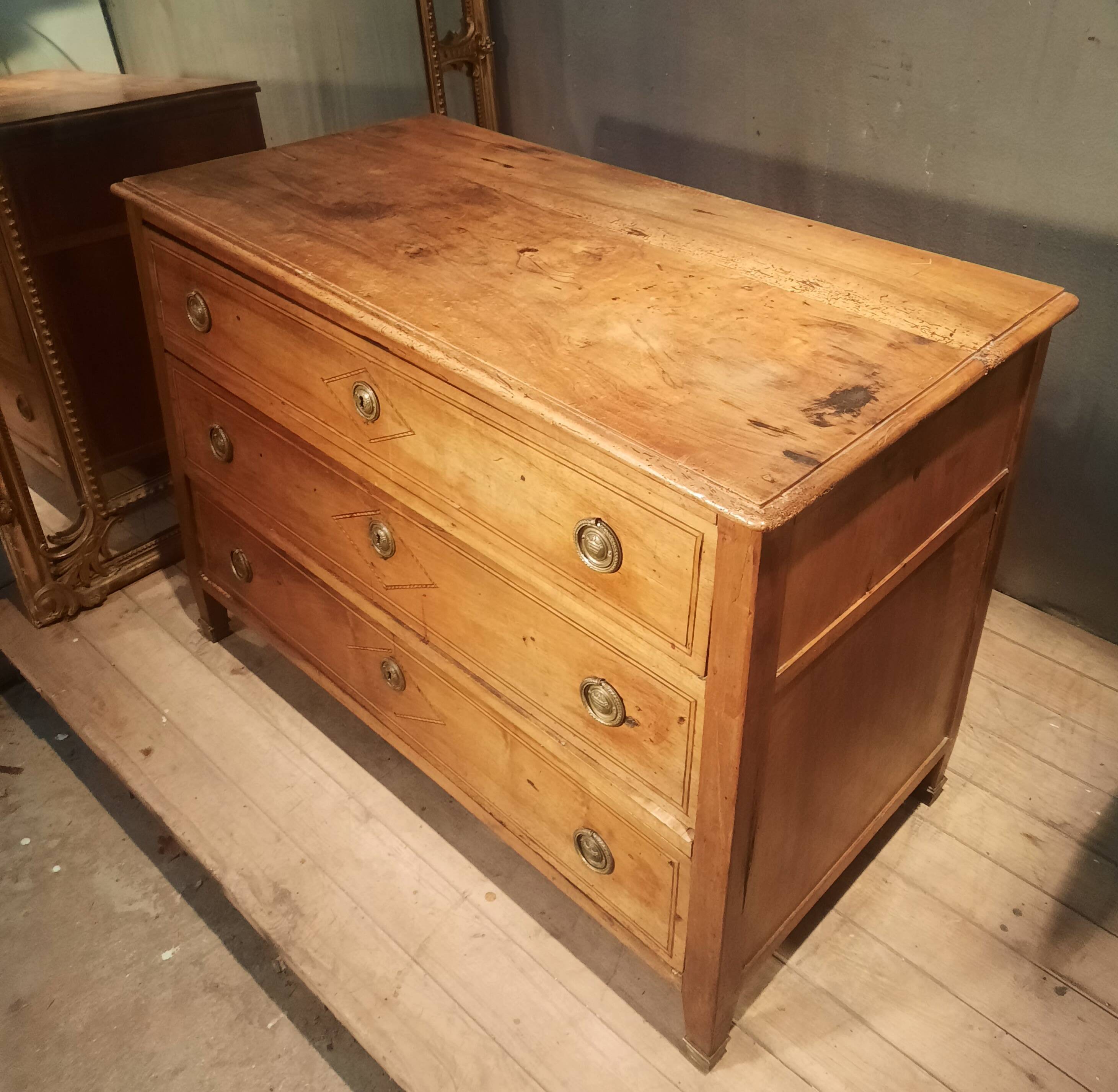 Comode d epoque Louis XVI  à trois tirroirs