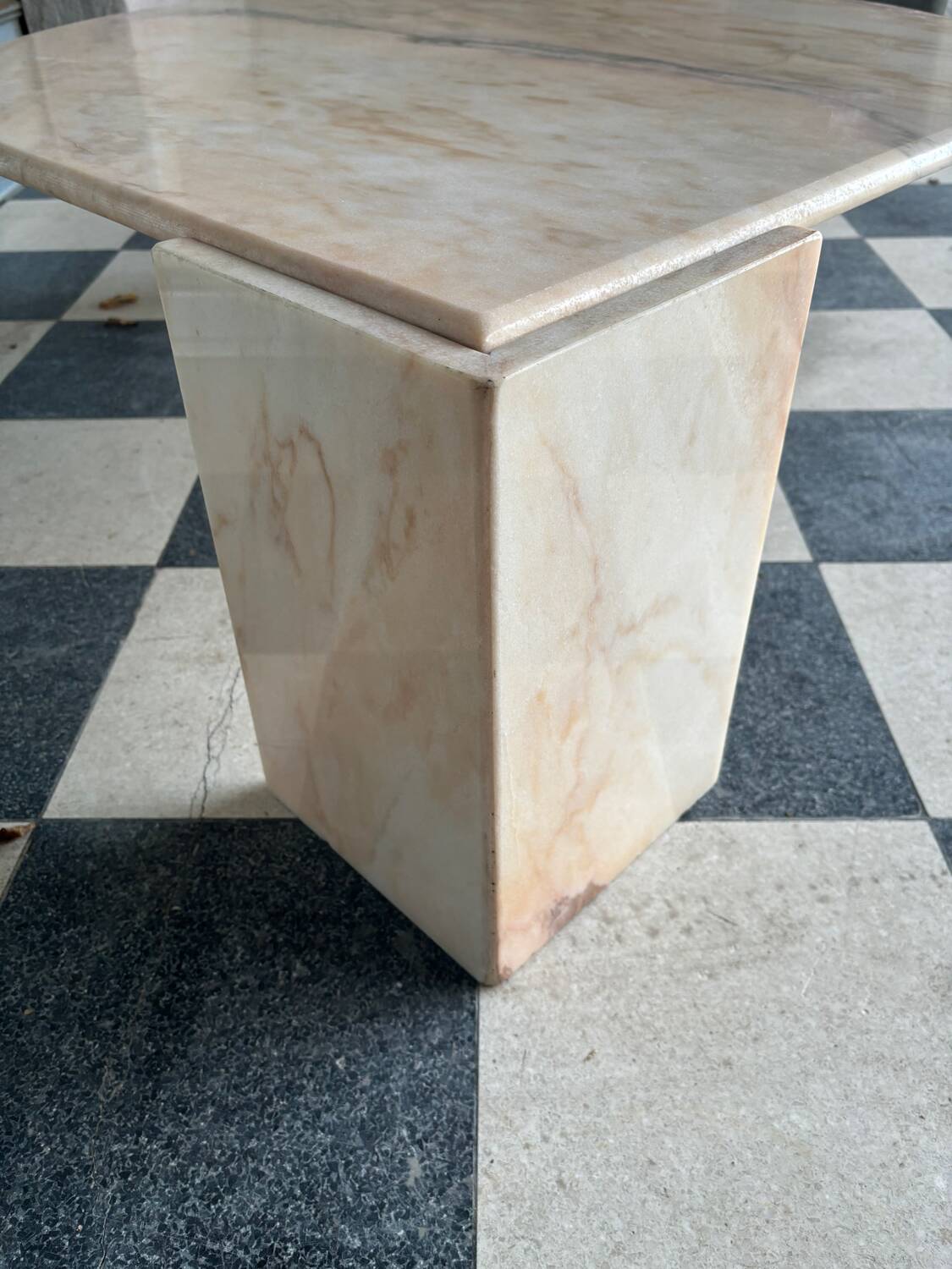 Table basse vintage en marbre rose