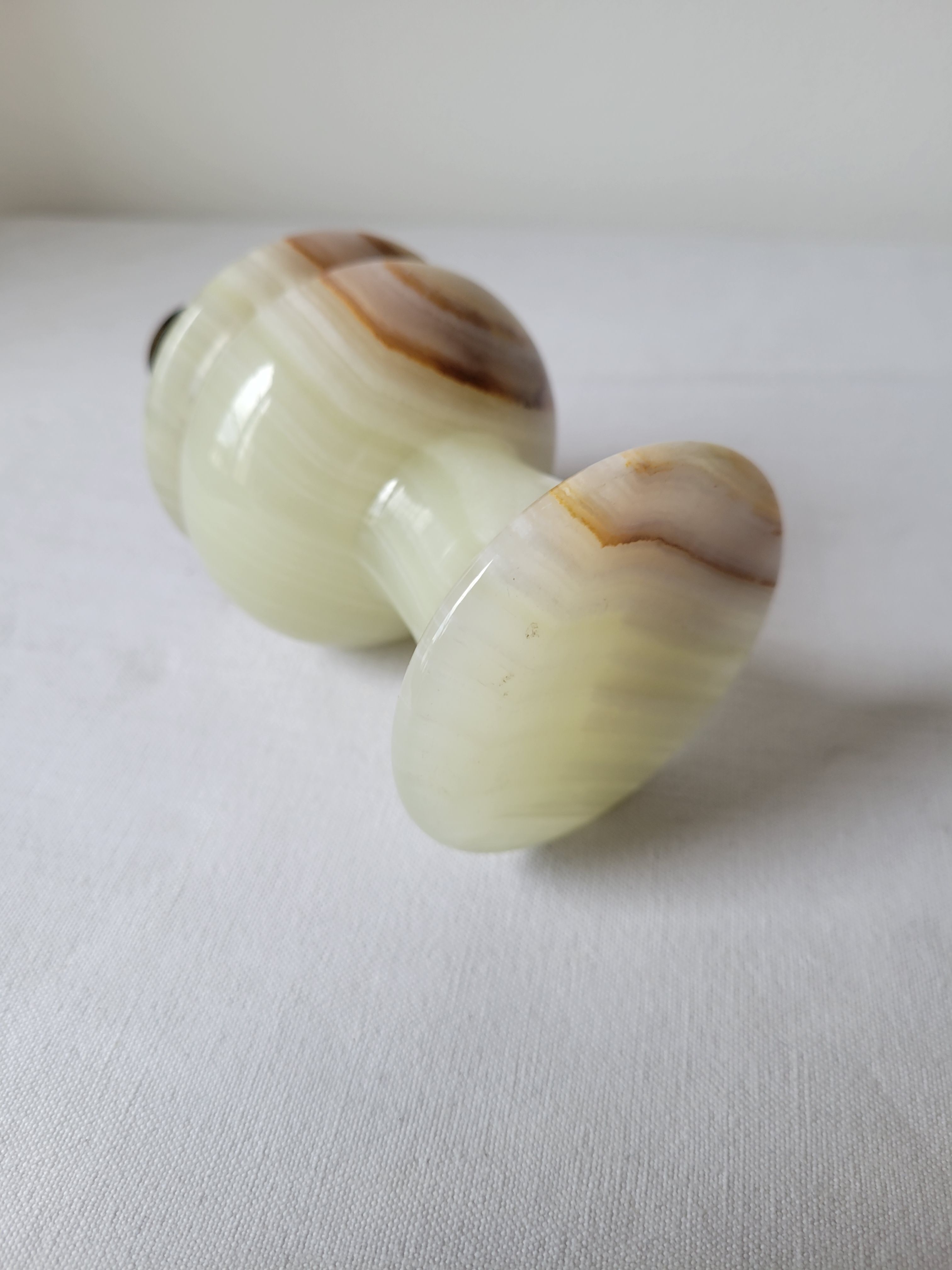 Onyx table lighter