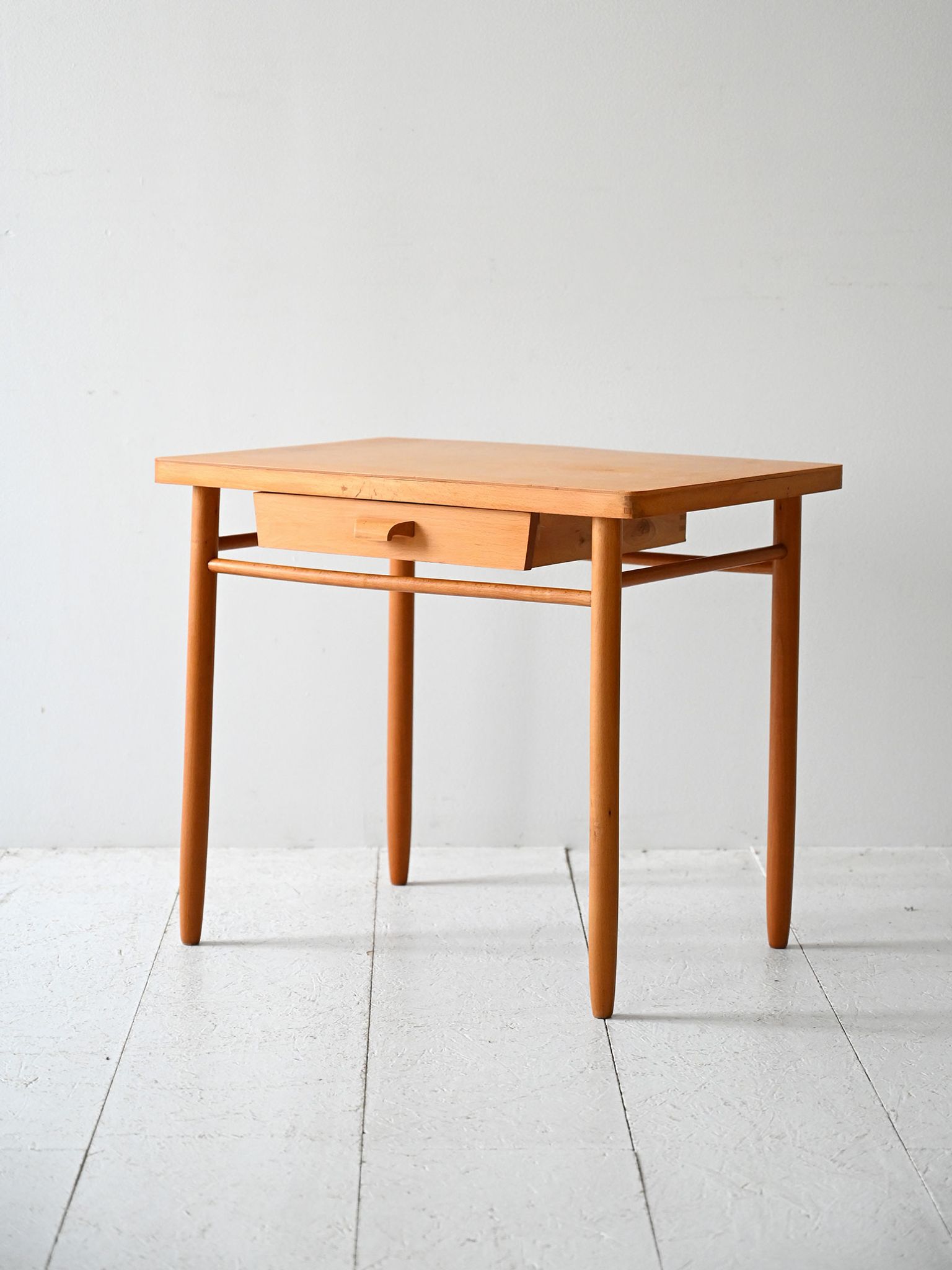 Table de chevet scandinave en hêtre des années 1960