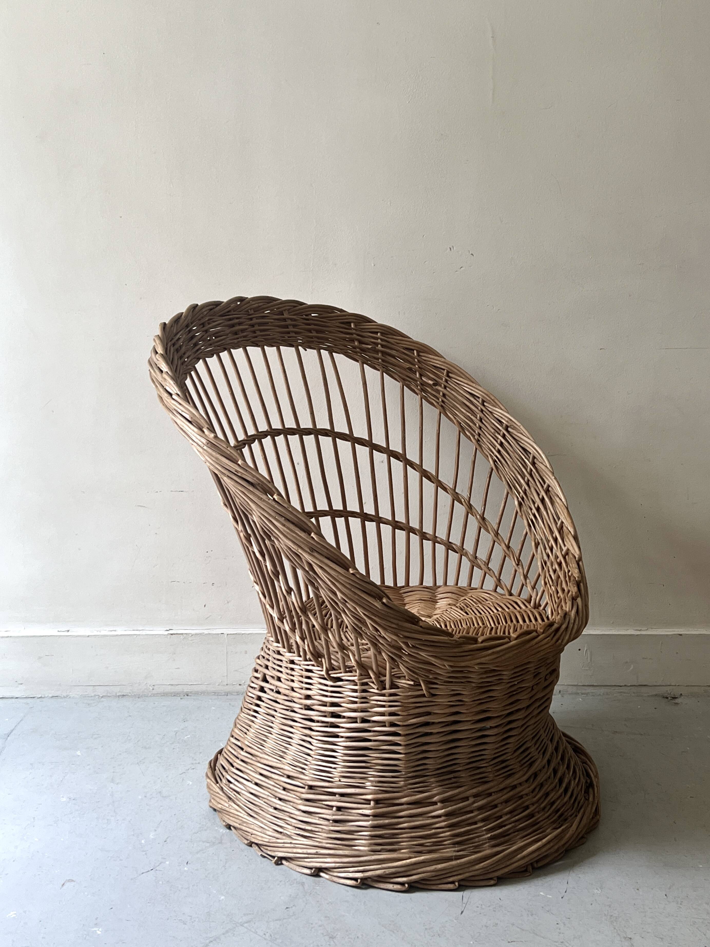 Fauteuil vintage corbeille en rotin tressé, vers 1970