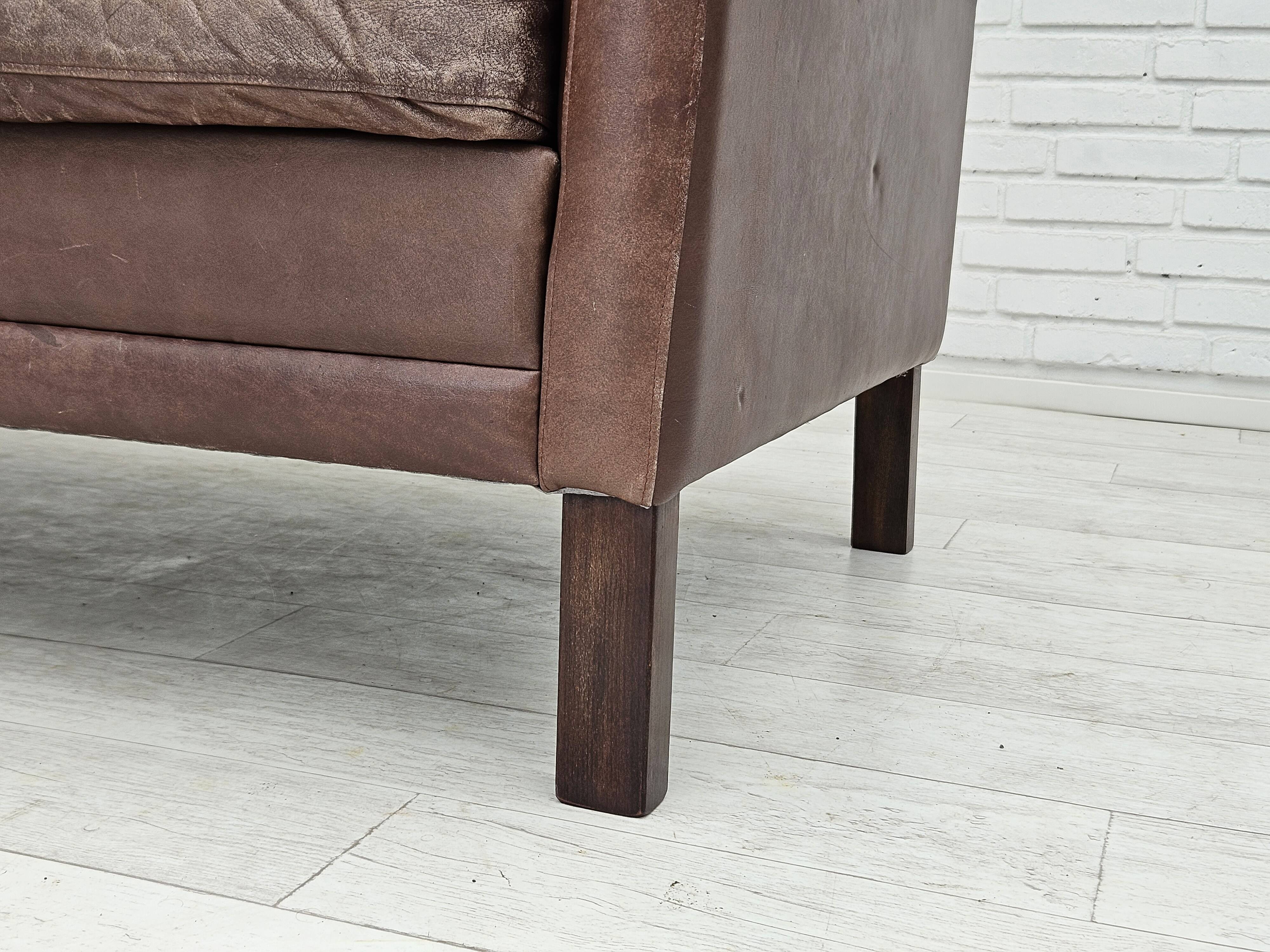 Années 1970, canapé classique danois 2 places, cuir marron d'origine.