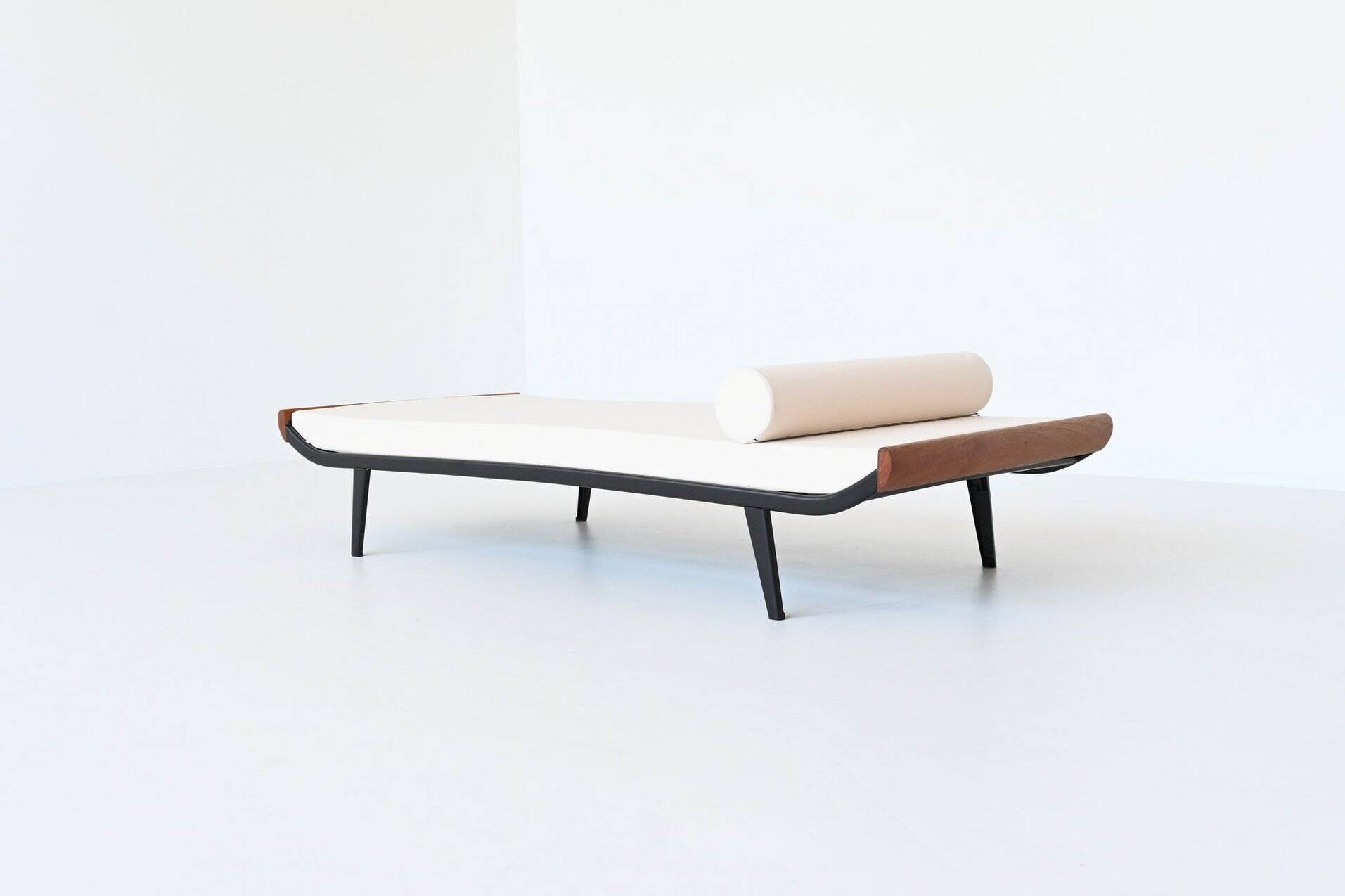 Dick Cordemeyer Lit de repos Cléopâtre en lin blanc Auping Pays-Bas 1954