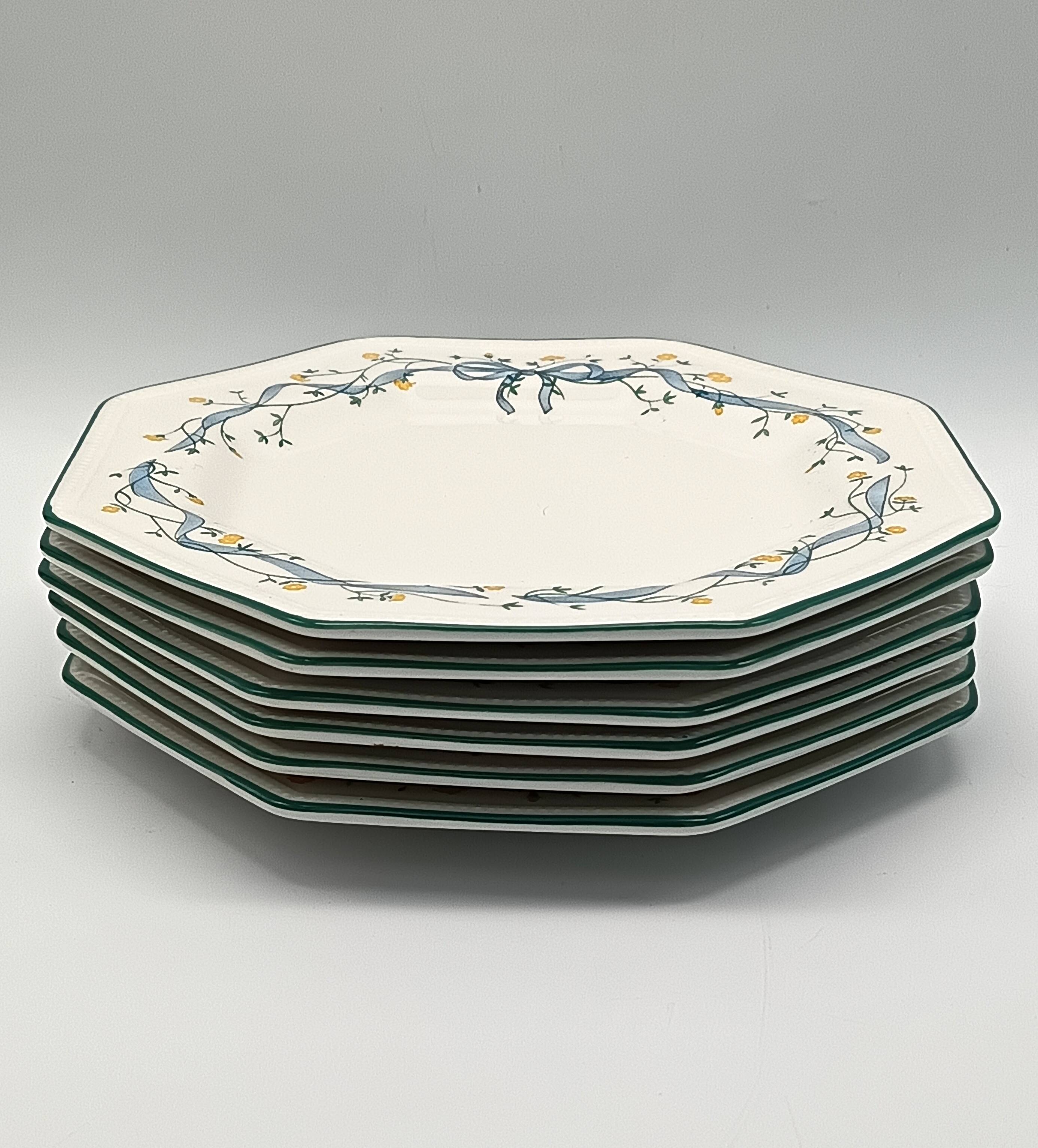 6 Johnson brothers England dessert plates