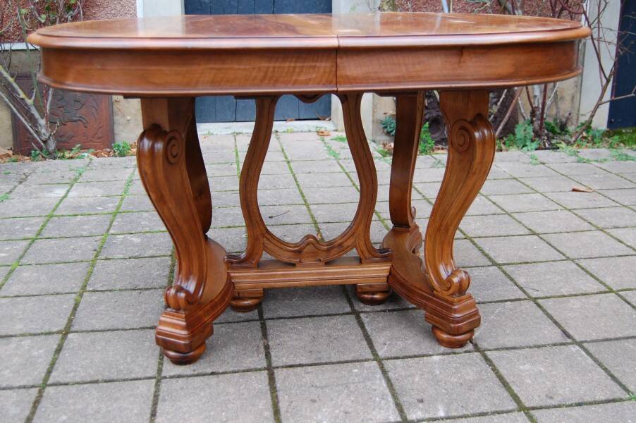 Napoleon III period walnut table from the late 19th century with extensions