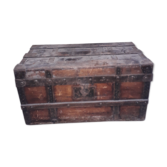 Trunk in wood and metal